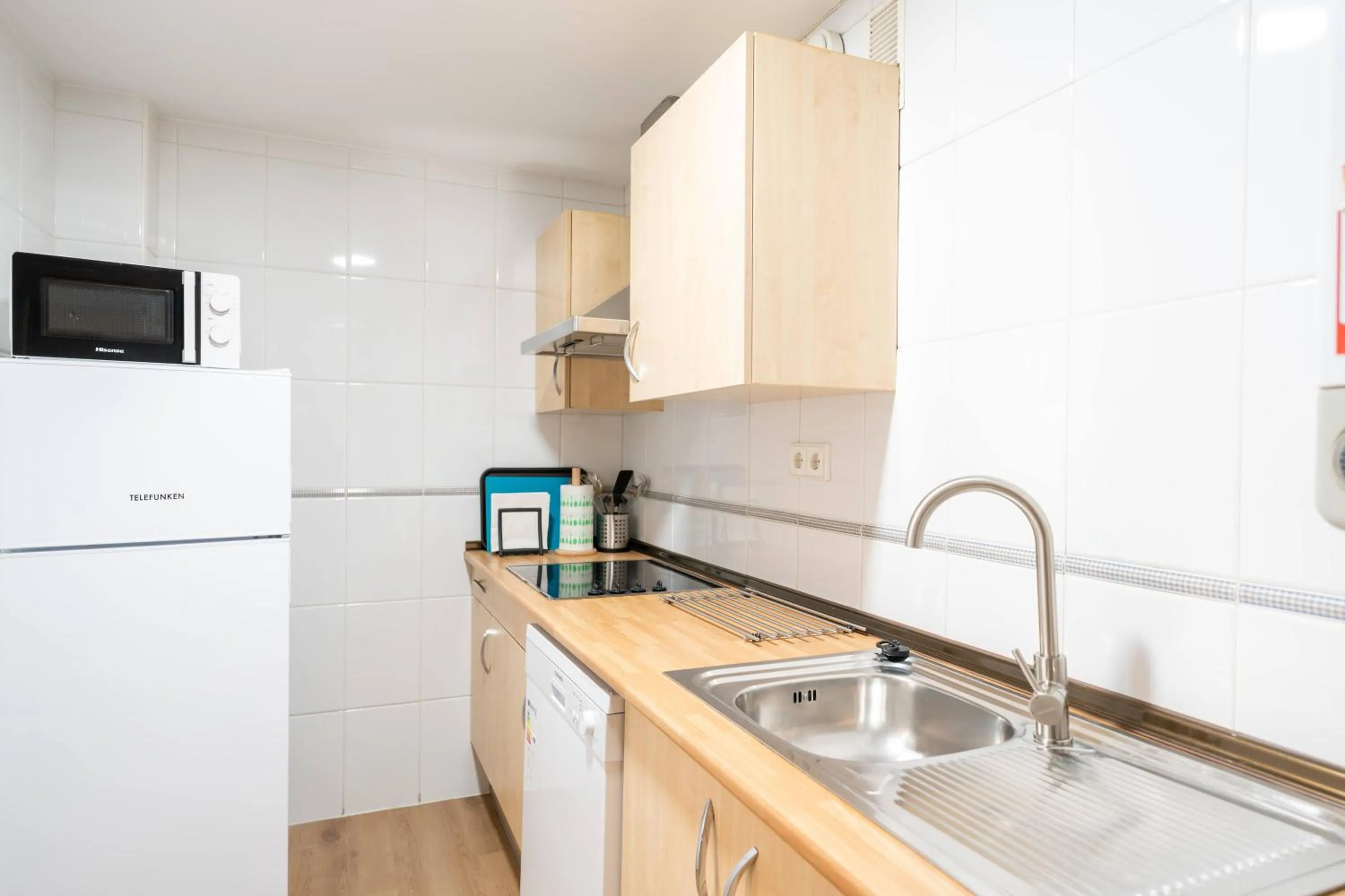 Kitchen or kitchenette in Apartamentos GO - Génova Parquesol - Parking Gratuito-Zona libre de bajas emisiones