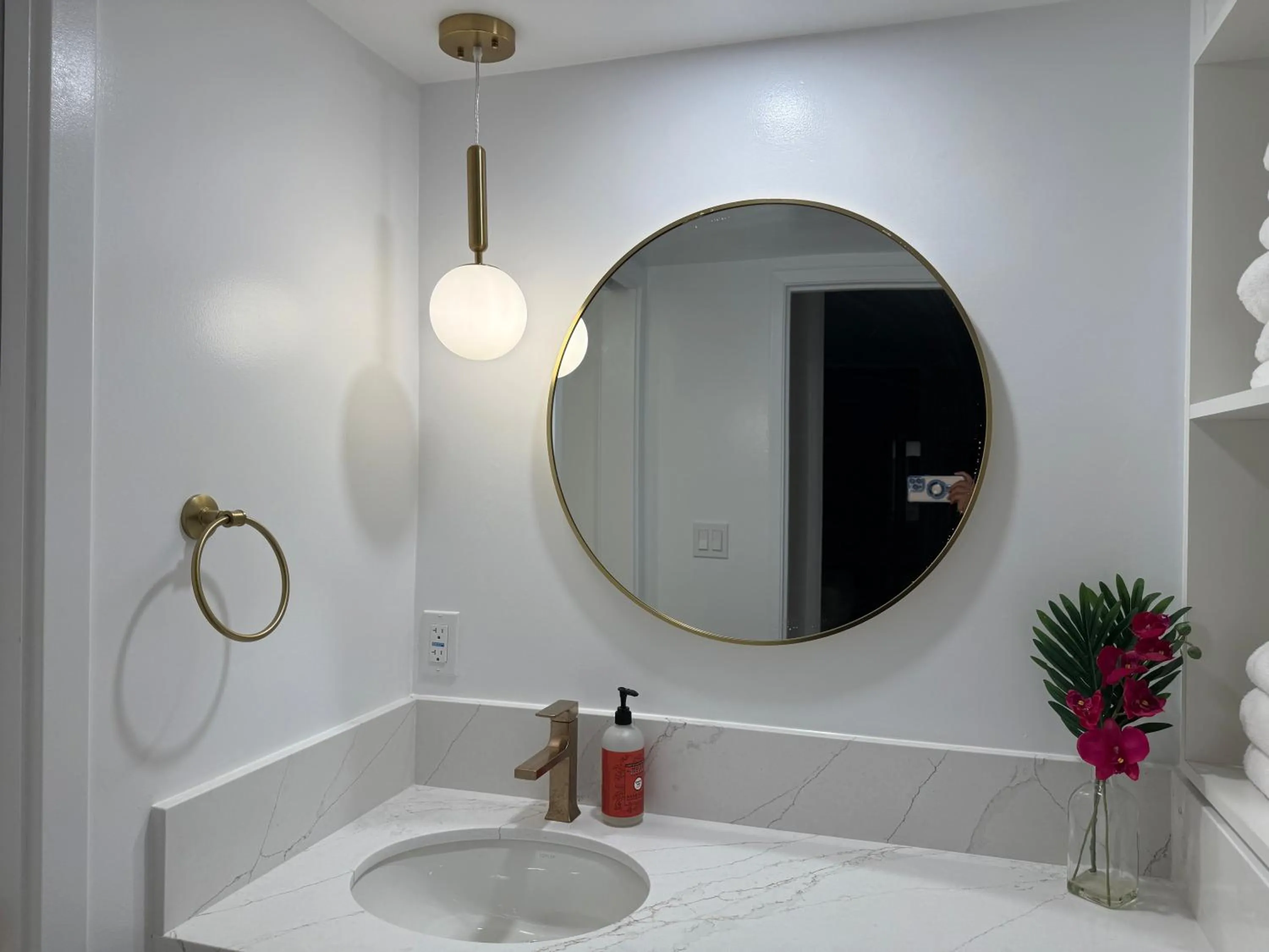 Newly renovated luxury, modern style Waikiki Sunset Hotel Ocean view Freeparking