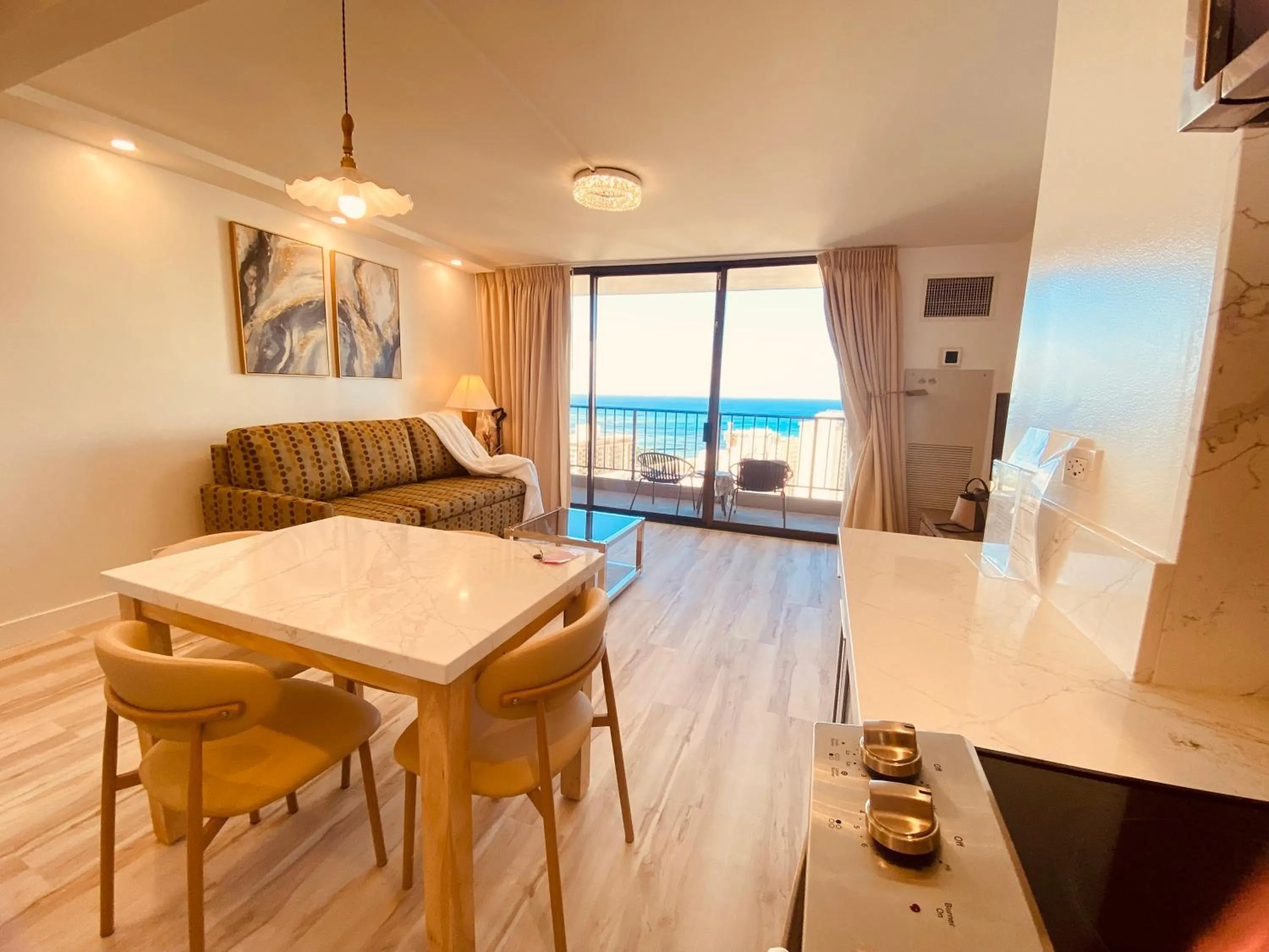 Newly renovated luxury, modern style Waikiki Sunset Hotel Ocean view Freeparking