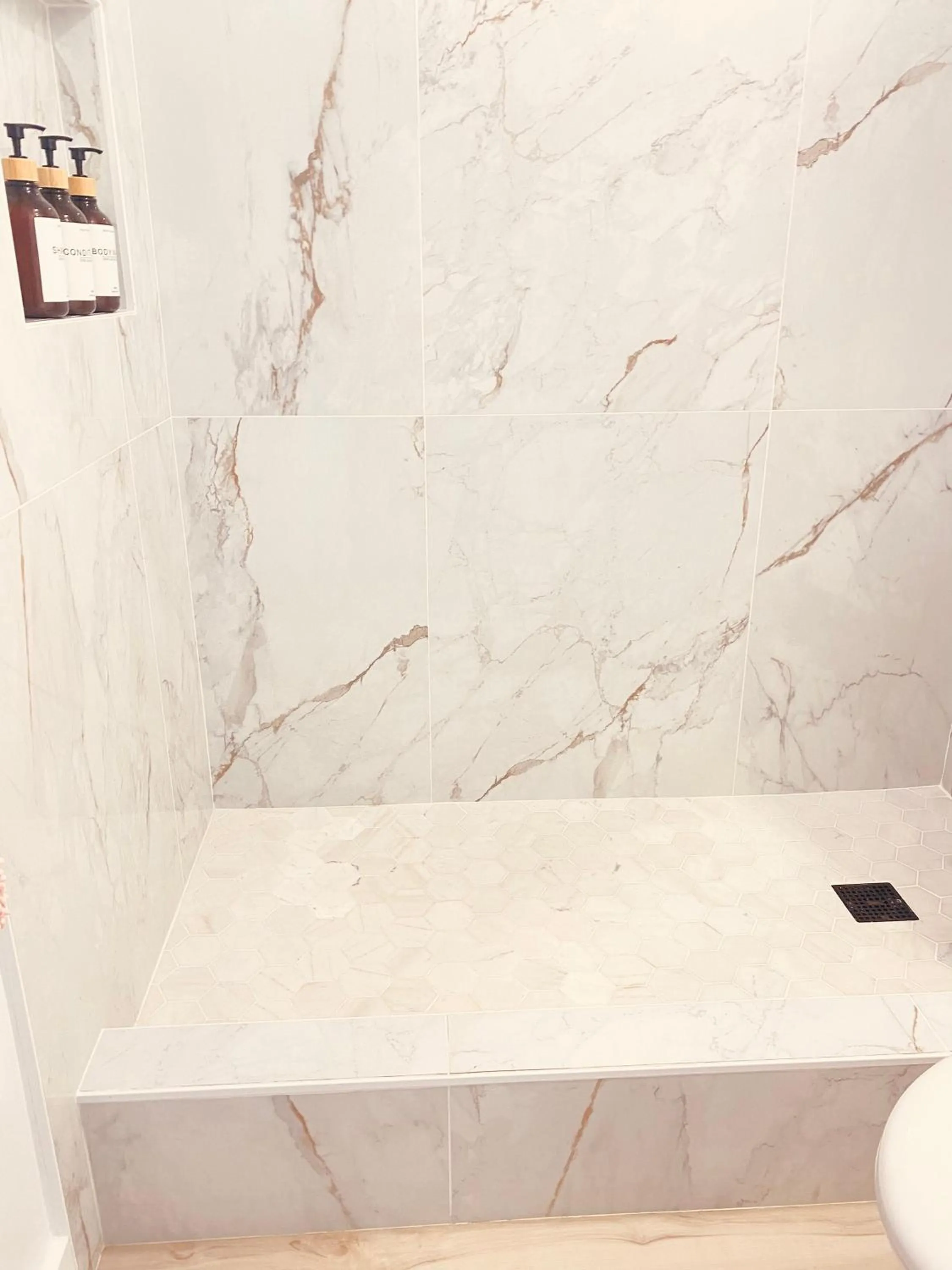 Newly renovated luxury, modern style Waikiki Sunset Hotel Ocean view Freeparking