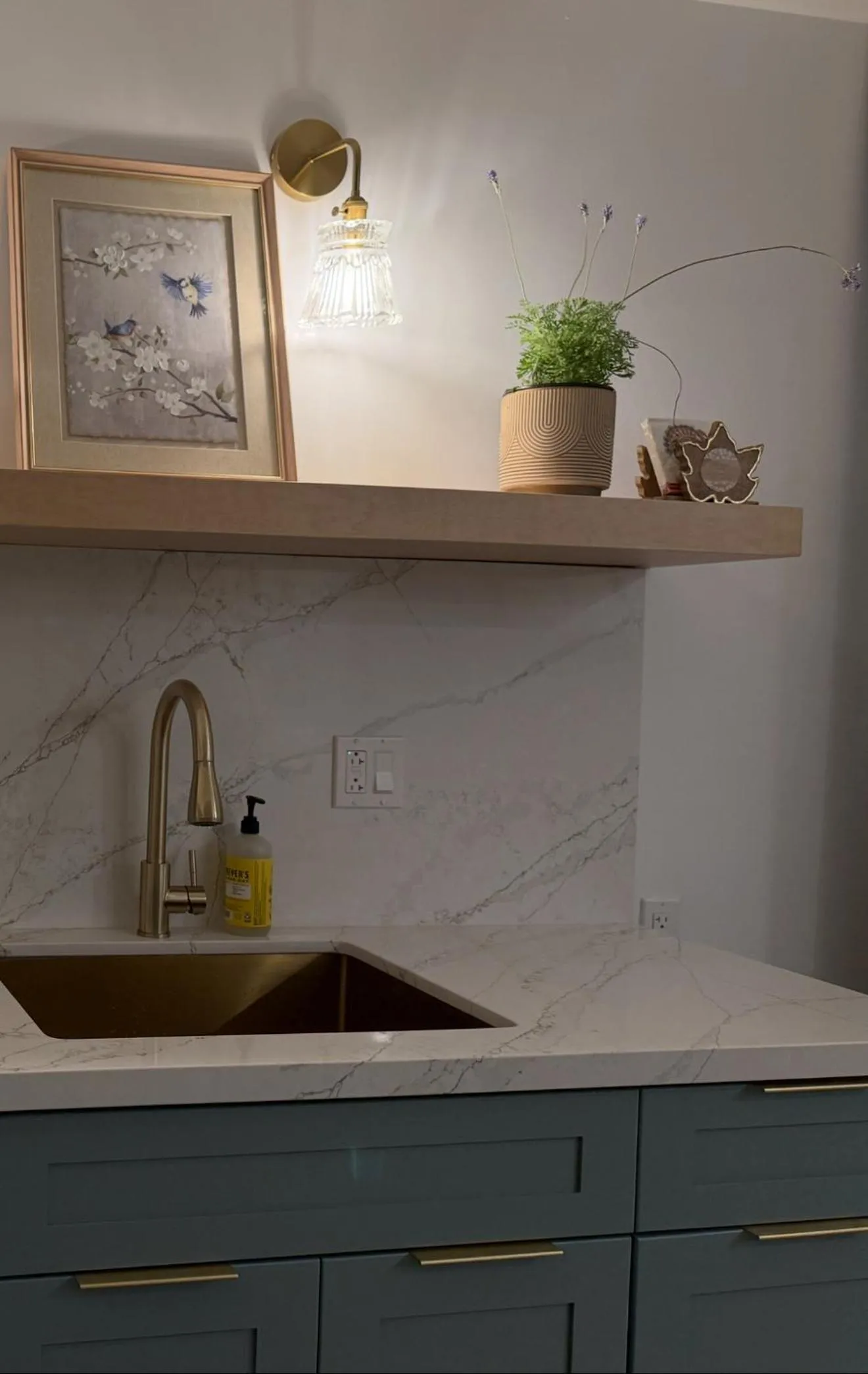 Newly renovated luxury, modern style Waikiki Sunset Hotel Ocean view Freeparking