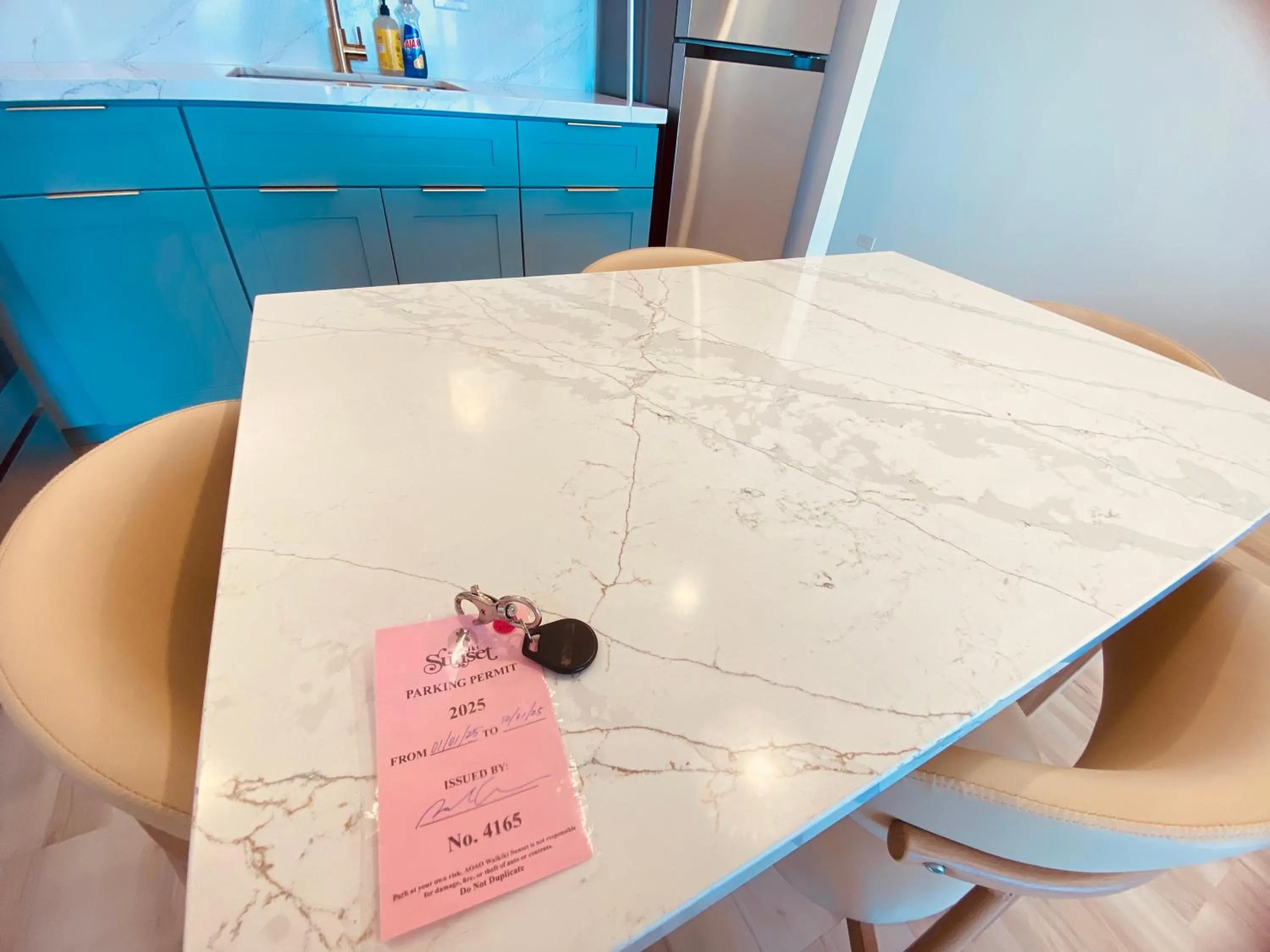 Newly renovated luxury, modern style Waikiki Sunset Hotel Ocean view Freeparking