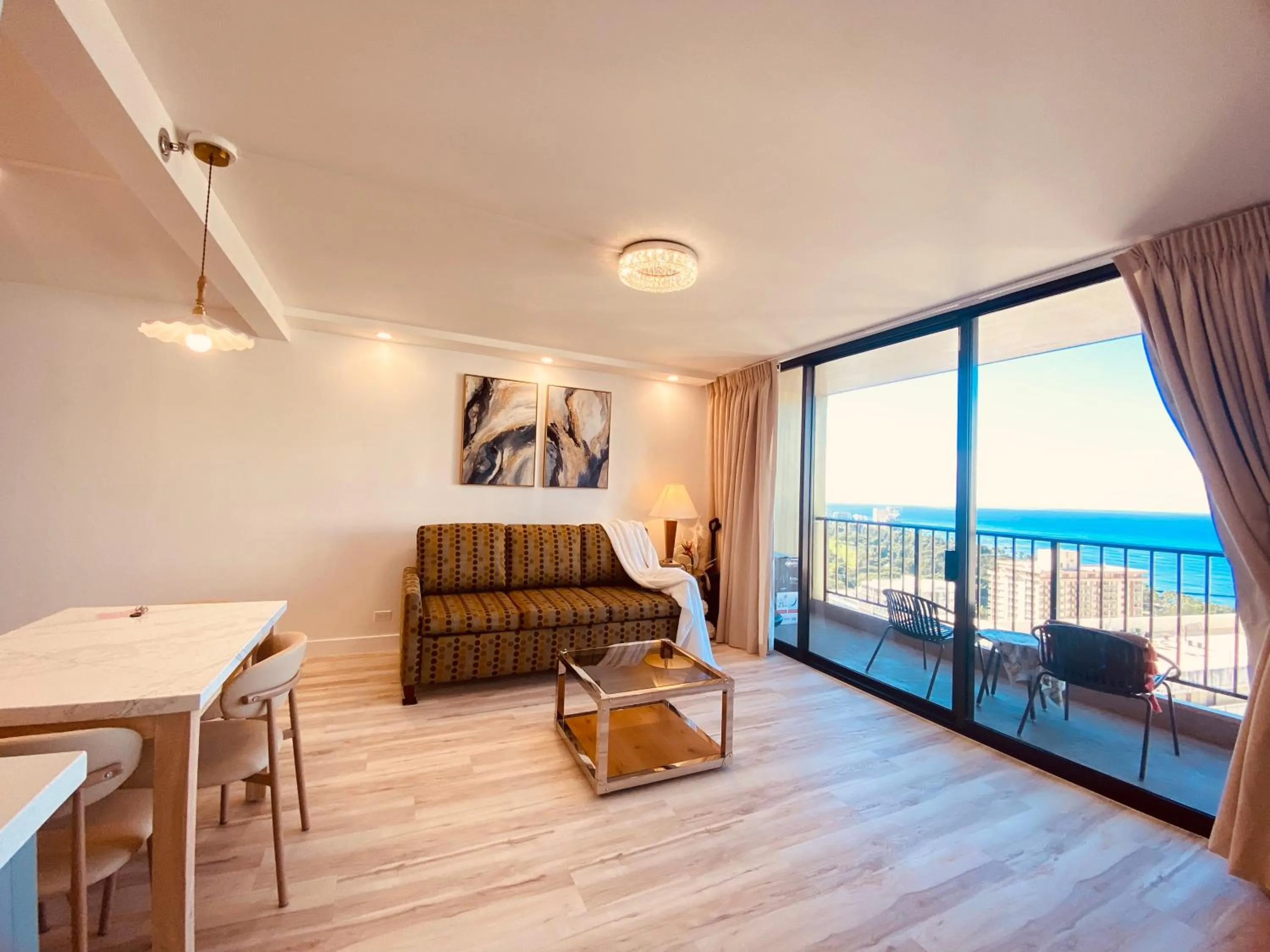 Newly renovated luxury, modern style Waikiki Sunset Hotel Ocean view Freeparking