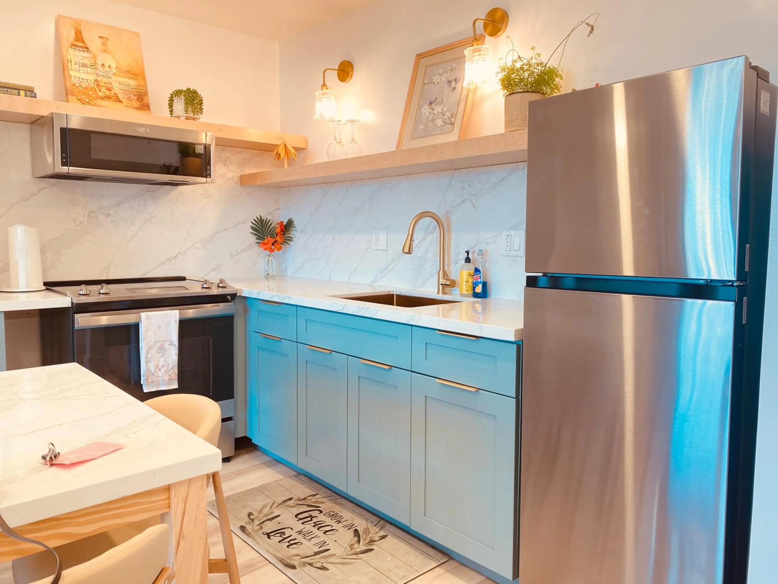 Newly renovated luxury, modern style Waikiki Sunset Hotel Ocean view Freeparking