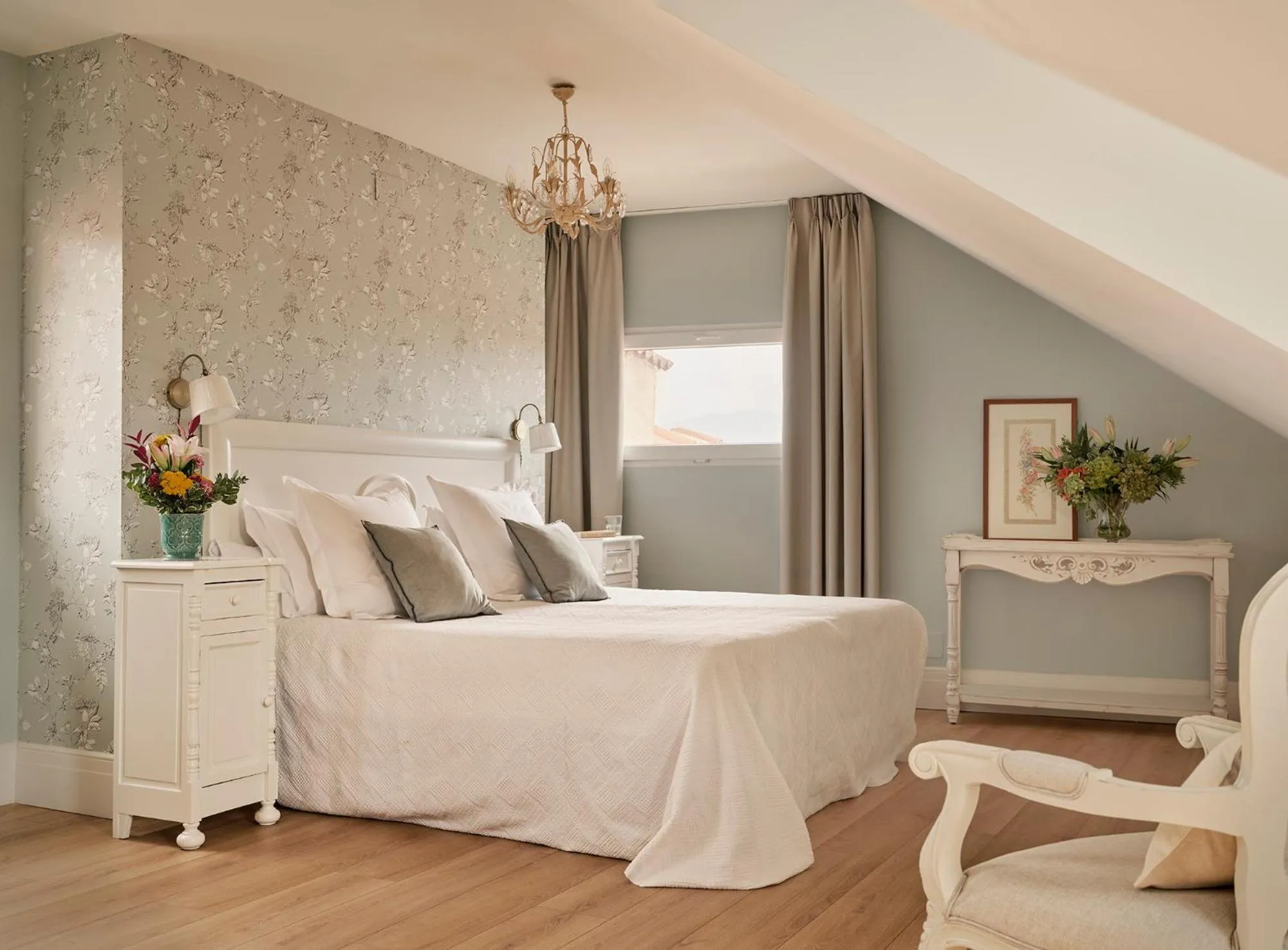 Photo of the whole room, Bed in Hotel Infanta Isabel by Recordis Hotels