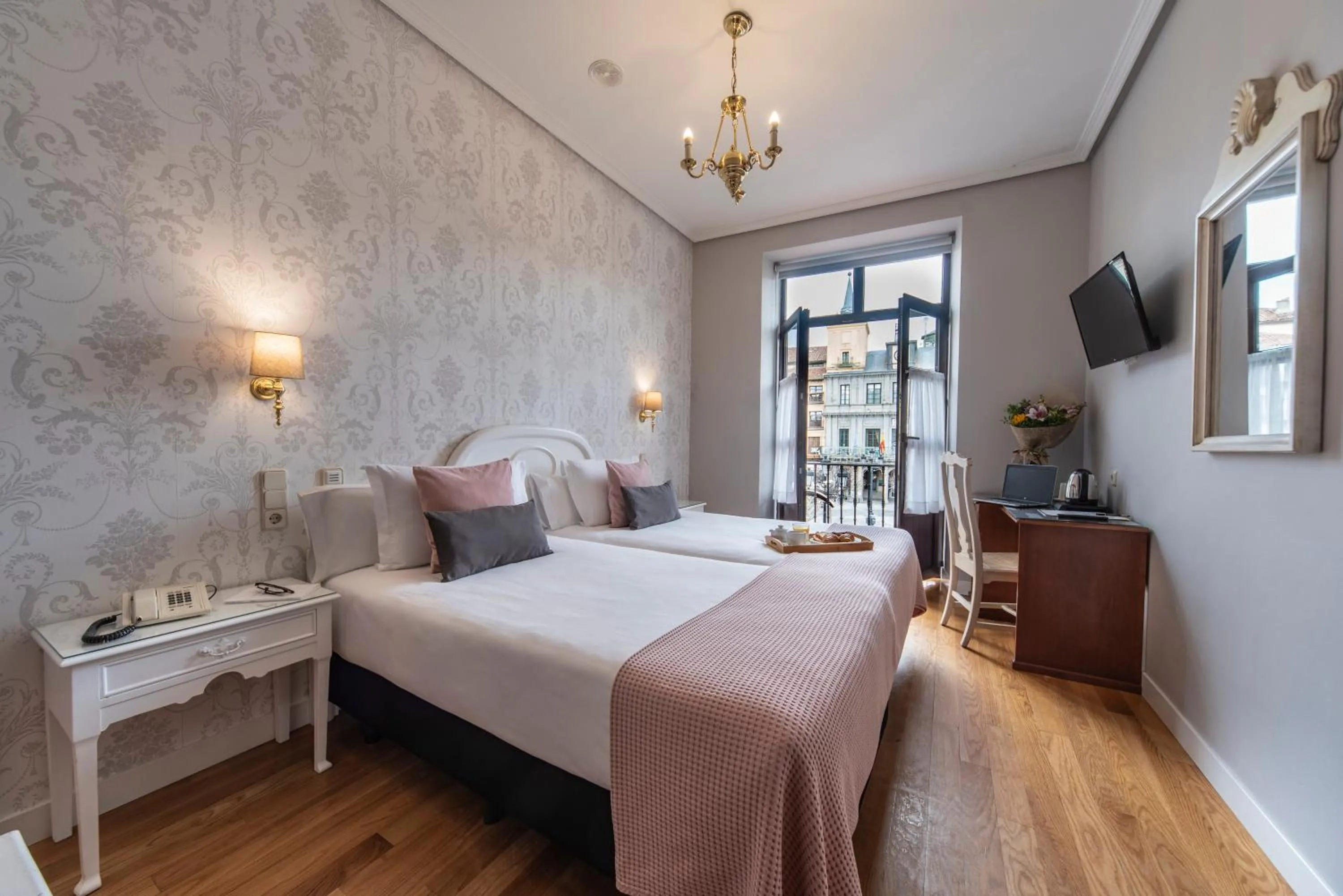 Photo of the whole room, Bed in Hotel Infanta Isabel by Recordis Hotels