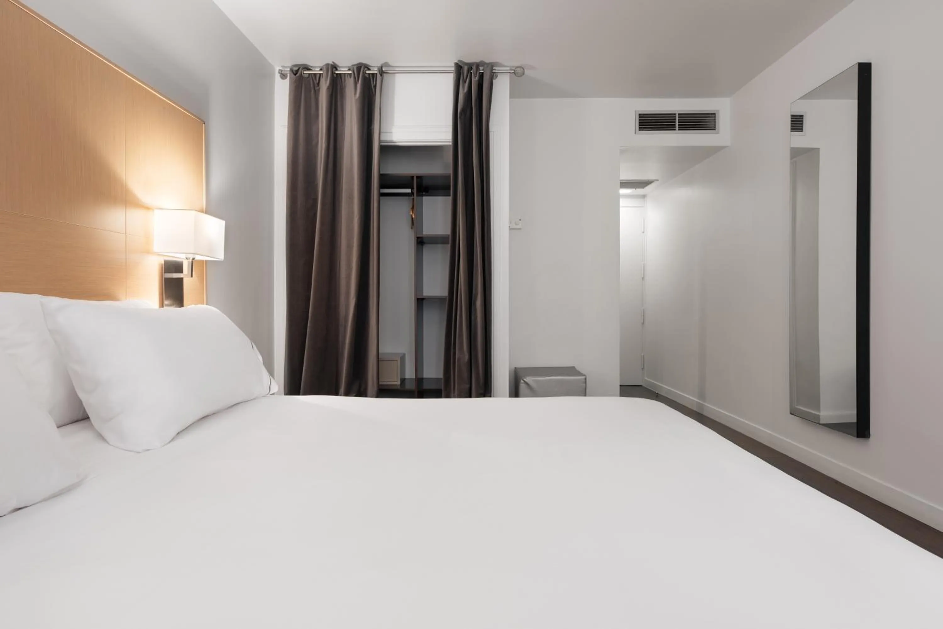 Bed in Eurostars Marqués de Vallejo