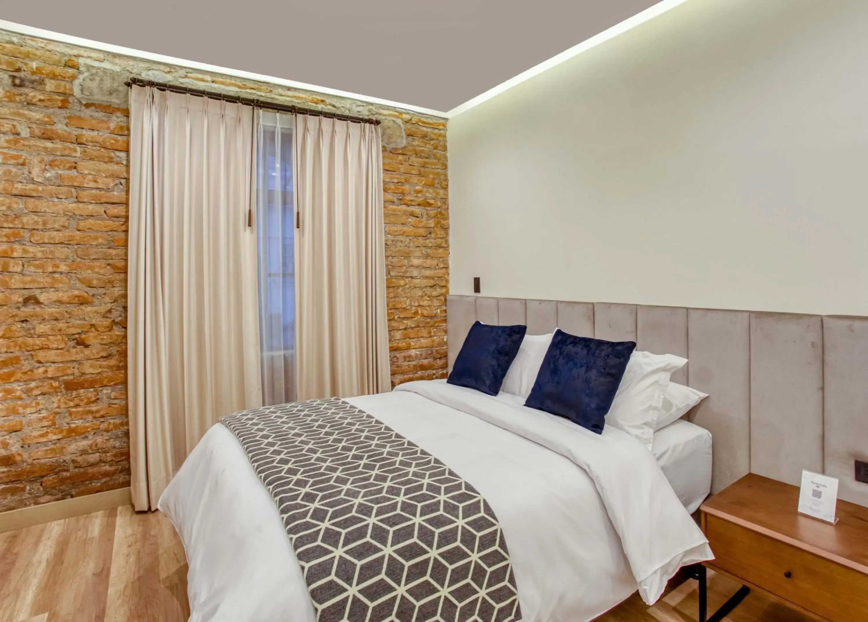 Double Room with Private Bathroom in Wanderlot - Hotel Plaza Central Double Room with Private Bathroom in Wanderlot - Hotel Plaza Central