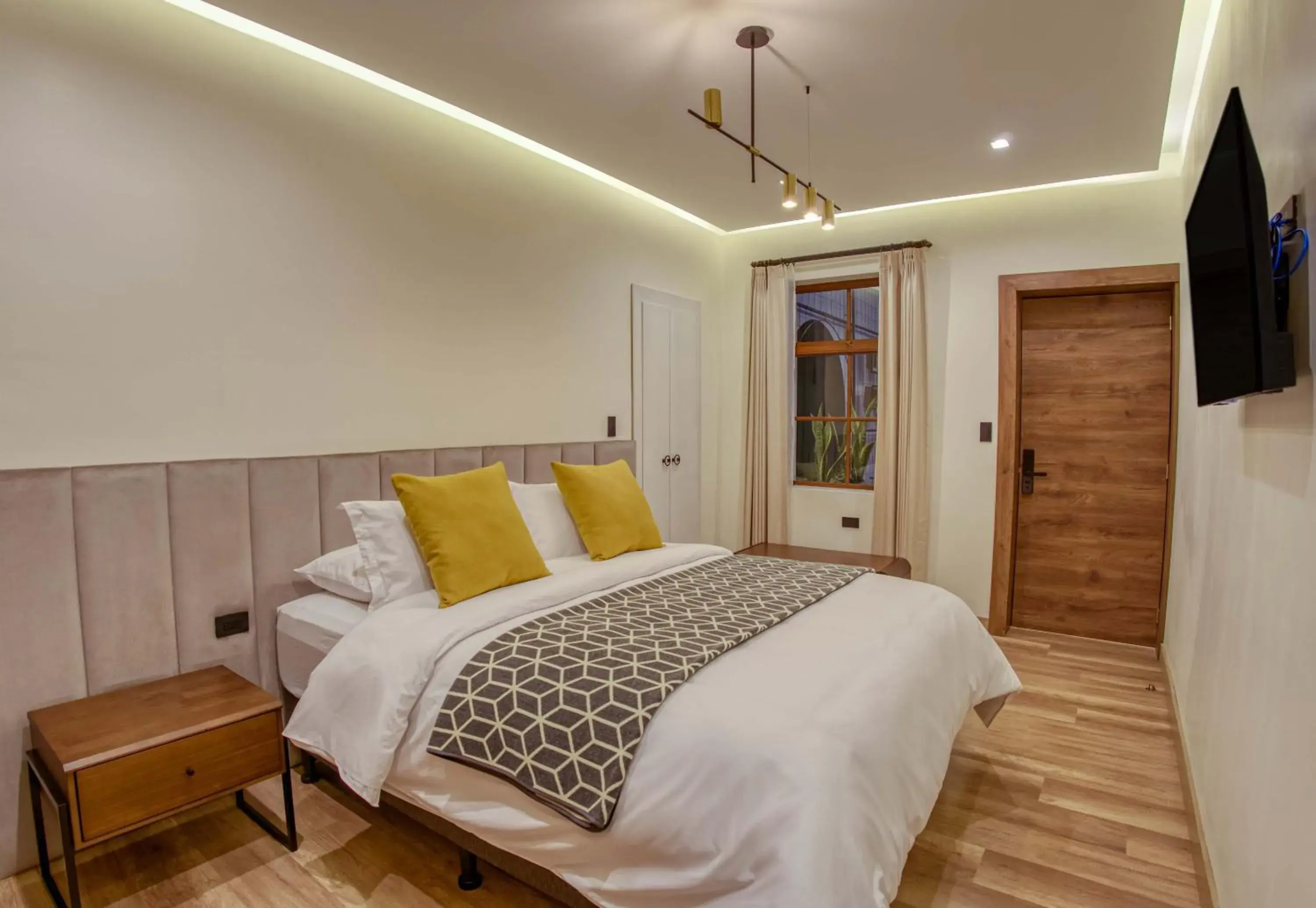 Deluxe Double Room with Bath - single occupancy in Wanderlot - Hotel Plaza Central Deluxe Double Room with Bath - single occupancy in Wanderlot - Hotel Plaza Central