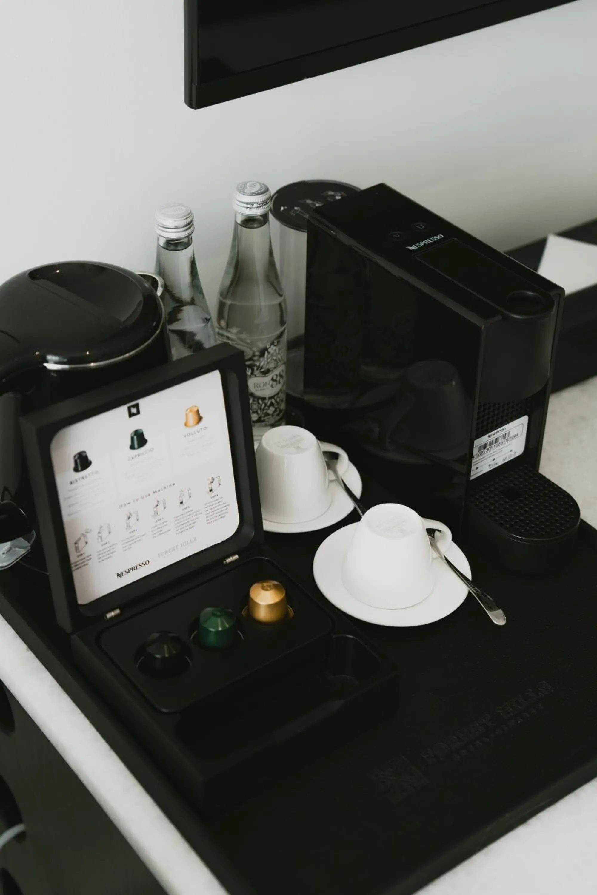 Coffee/tea facilities in Forest Hills Hotel
