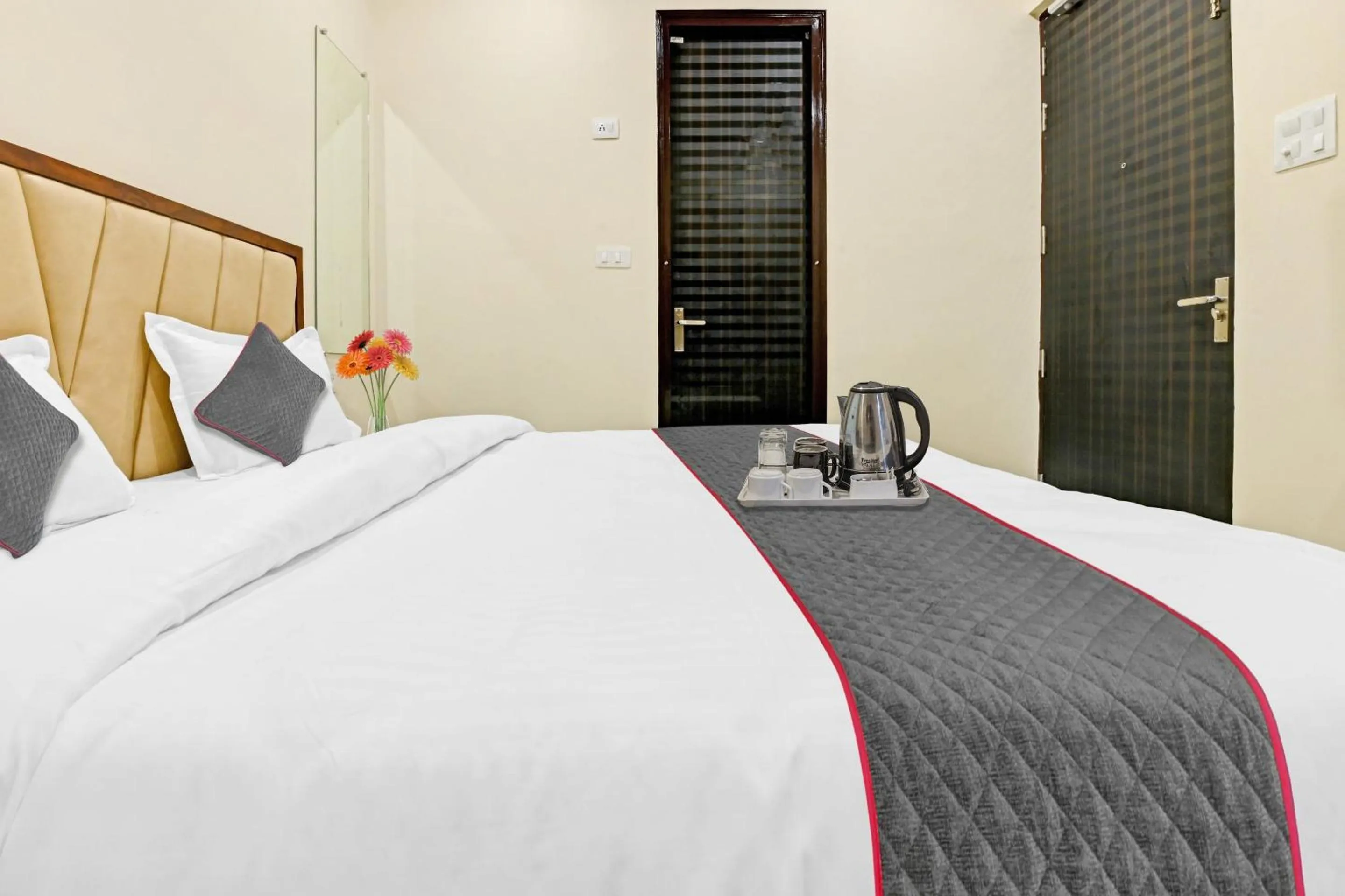 Bedroom in OYO Townhouse 1123 Kalyanpur Metro