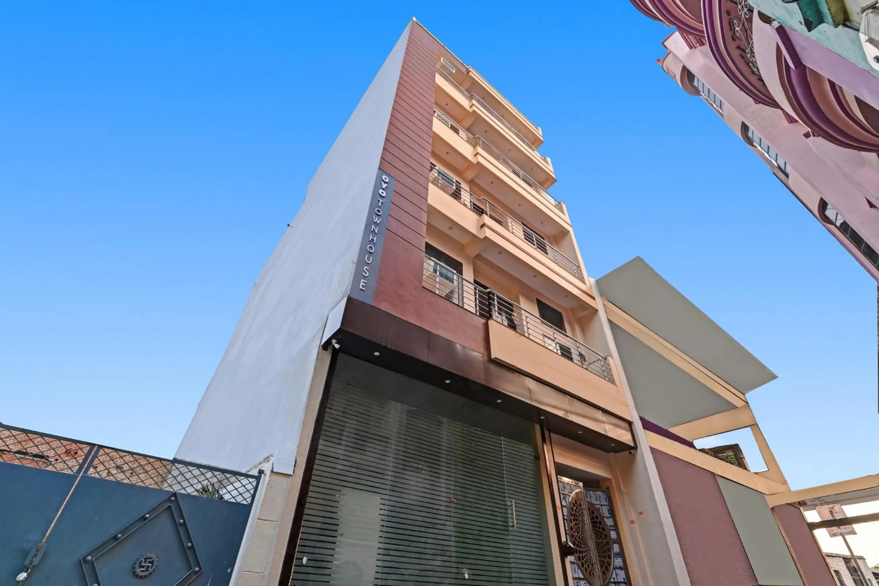 Facade/entrance in OYO Townhouse 1123 Kalyanpur Metro