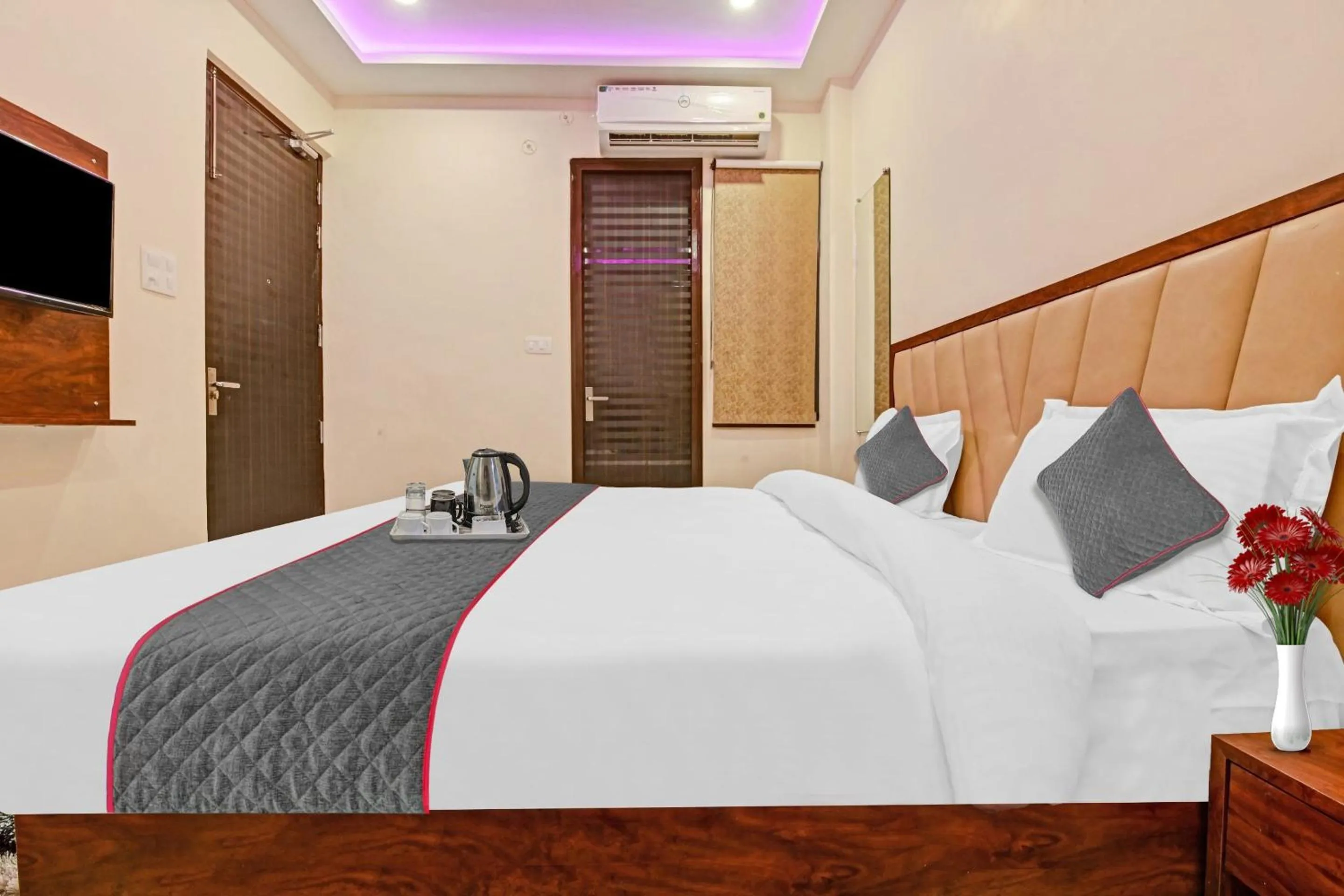 Bedroom in OYO Townhouse 1123 Kalyanpur Metro