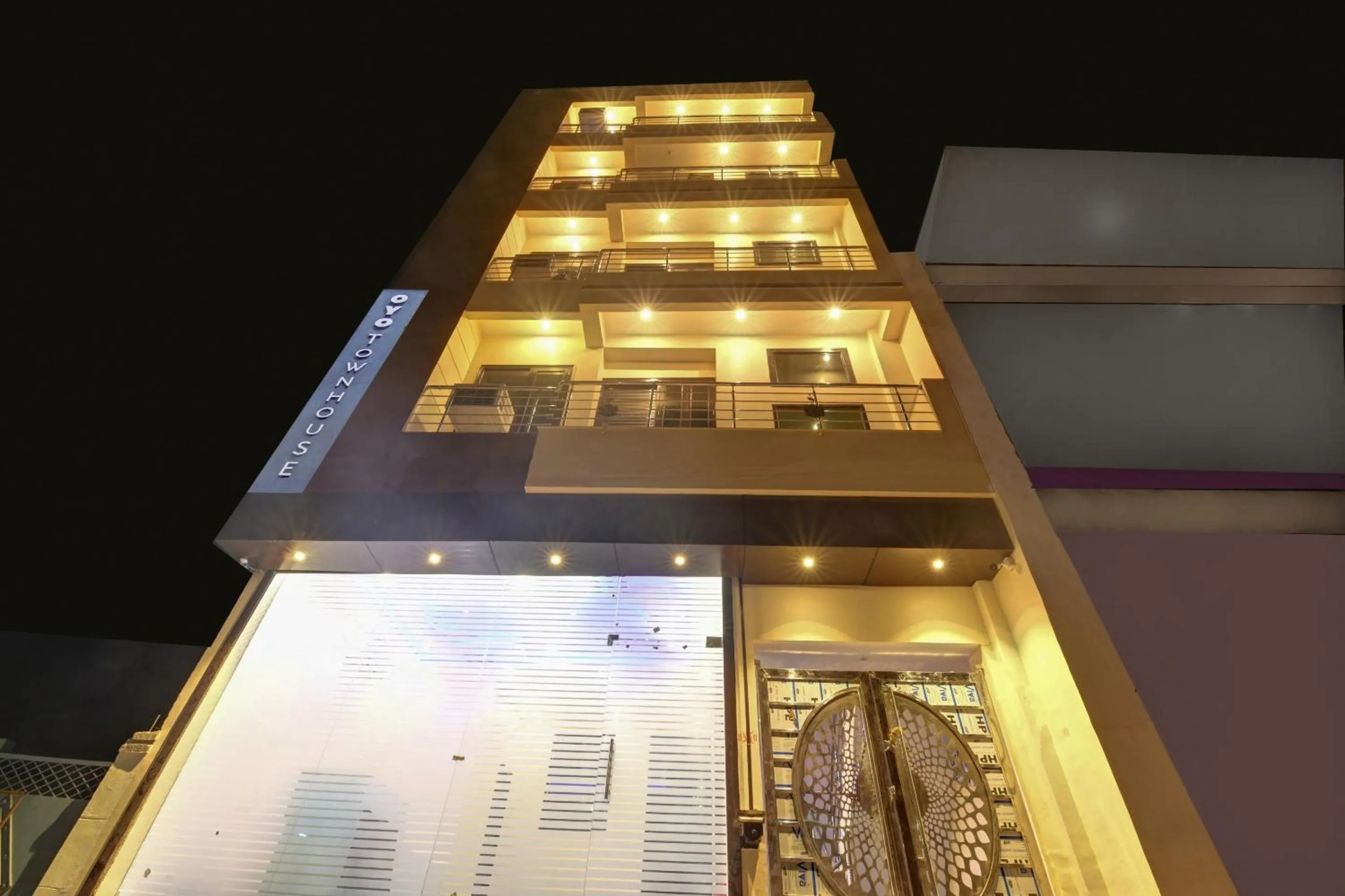 Facade/entrance in OYO Townhouse 1123 Kalyanpur Metro