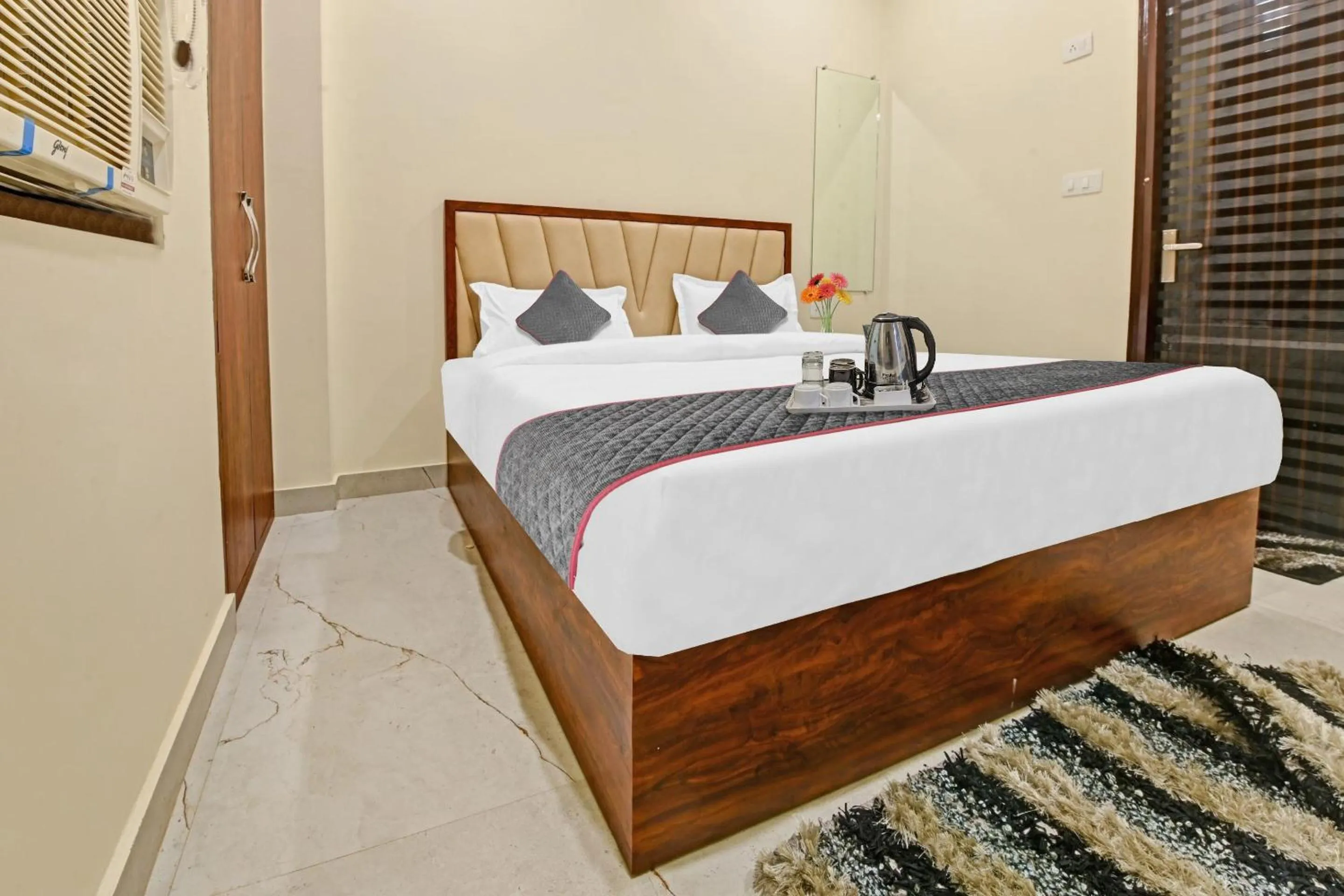 Bedroom in OYO Townhouse 1123 Kalyanpur Metro