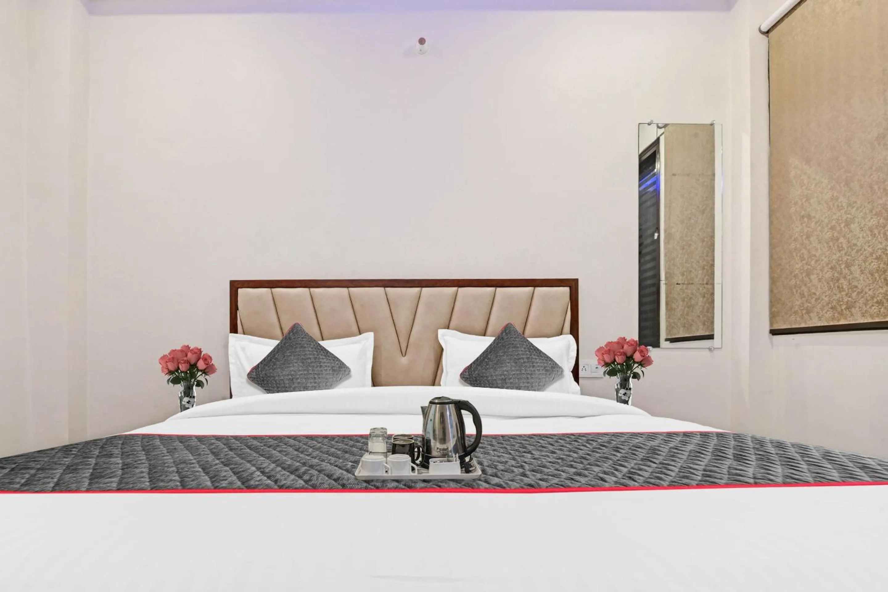 Bedroom in OYO Townhouse 1123 Kalyanpur Metro