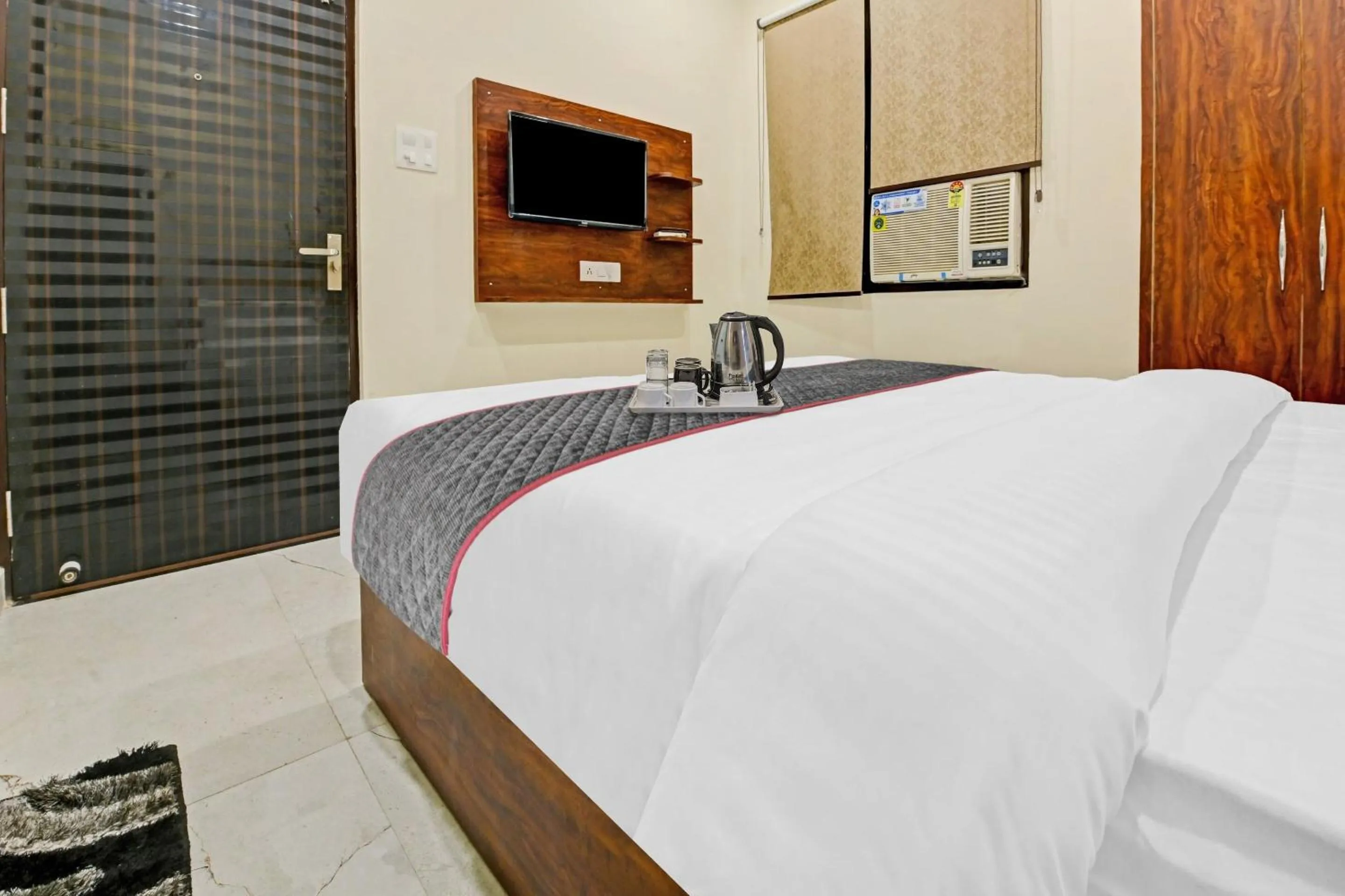 Bedroom in OYO Townhouse 1123 Kalyanpur Metro