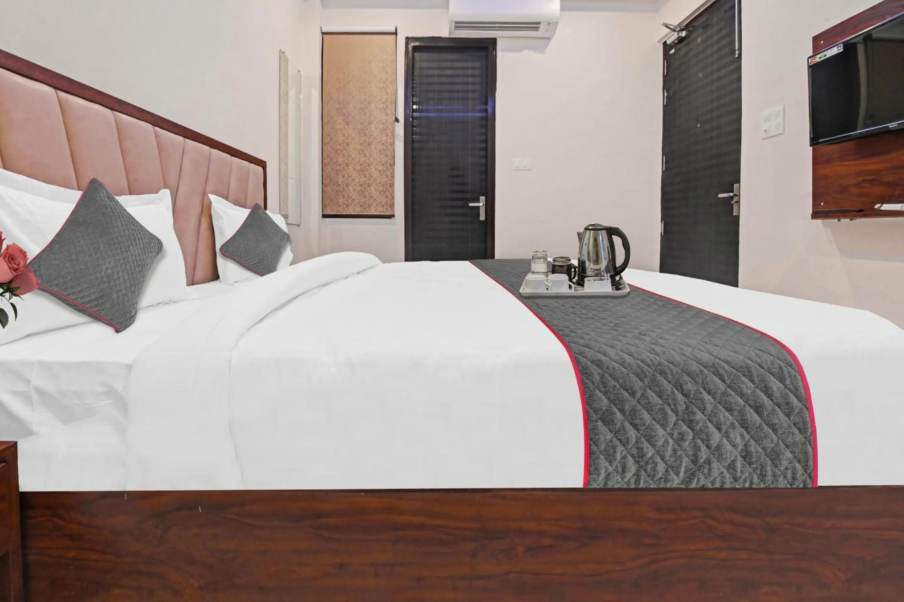 Bedroom in OYO Townhouse 1123 Kalyanpur Metro