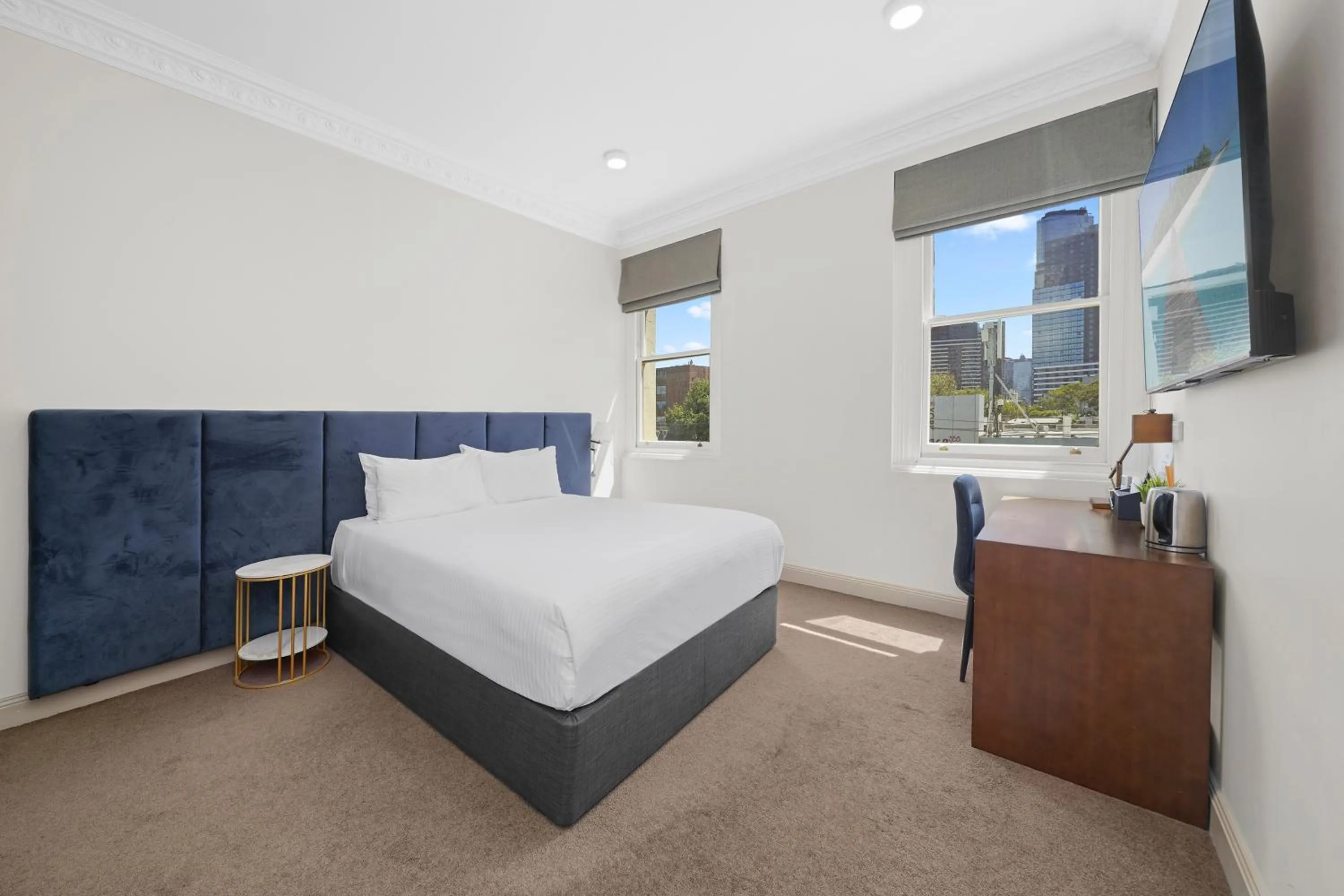 Photo of the whole room, Bed in Clarendon Hotel