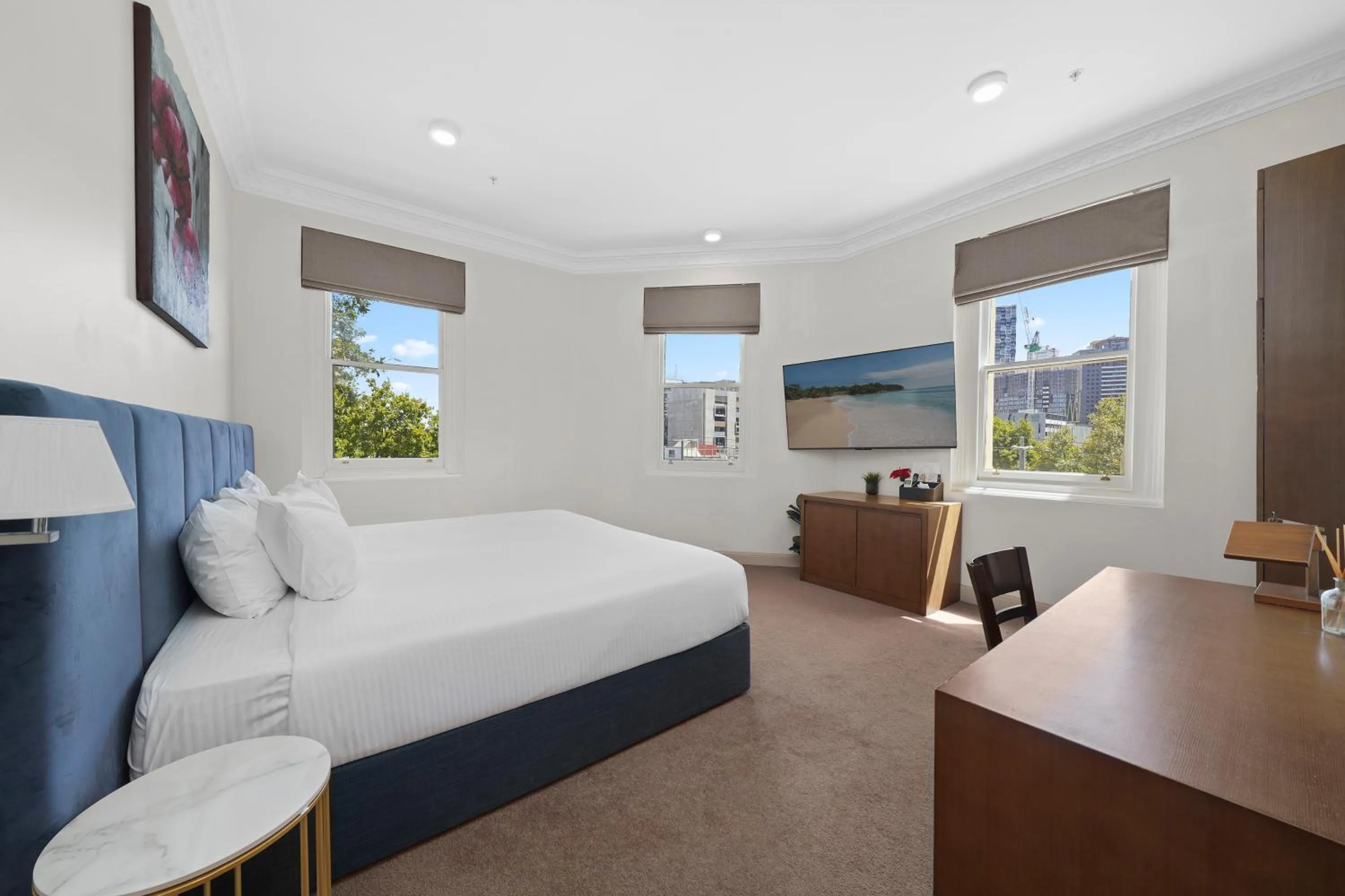 Photo of the whole room, Bed in Clarendon Hotel