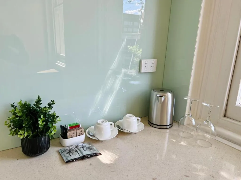 Kitchen or kitchenette in Clarendon Hotel