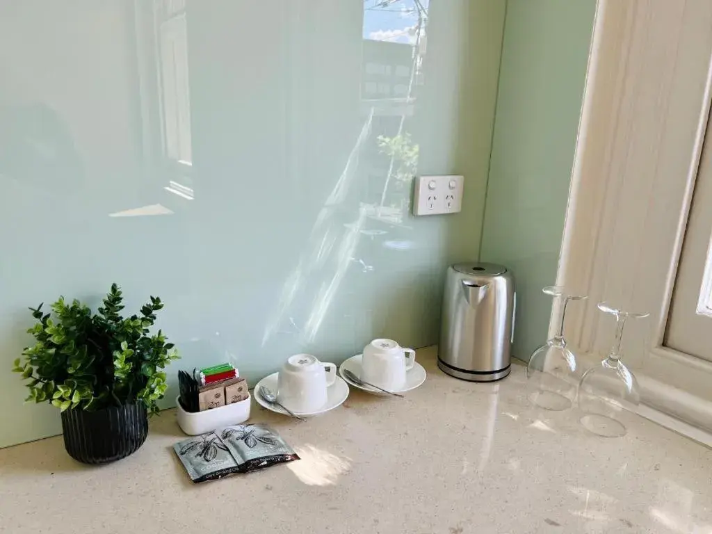 Deluxe Queen Room in Clarendon Hotel Deluxe Queen Room in Clarendon Hotel