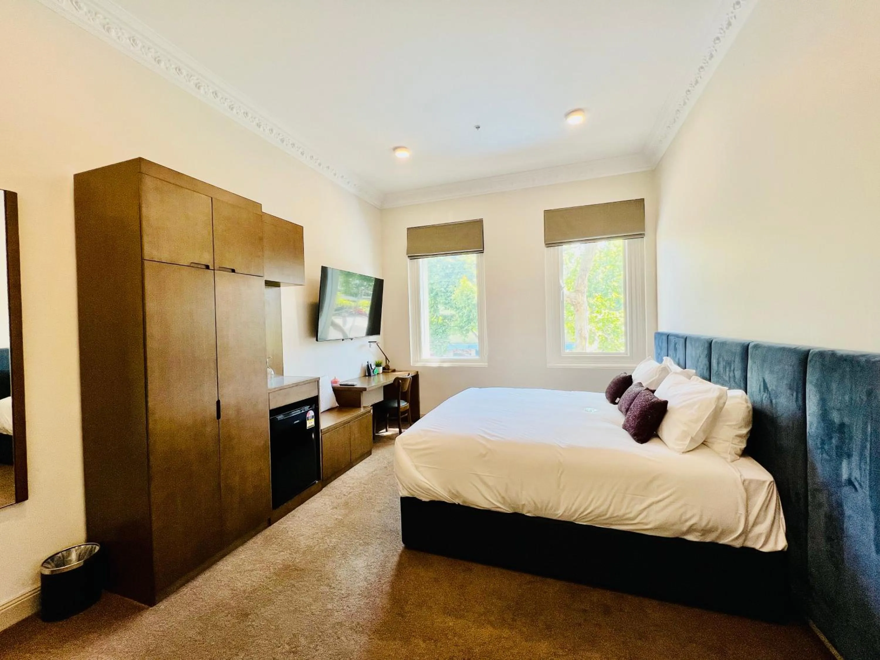 Photo of the whole room, Bed in Clarendon Hotel