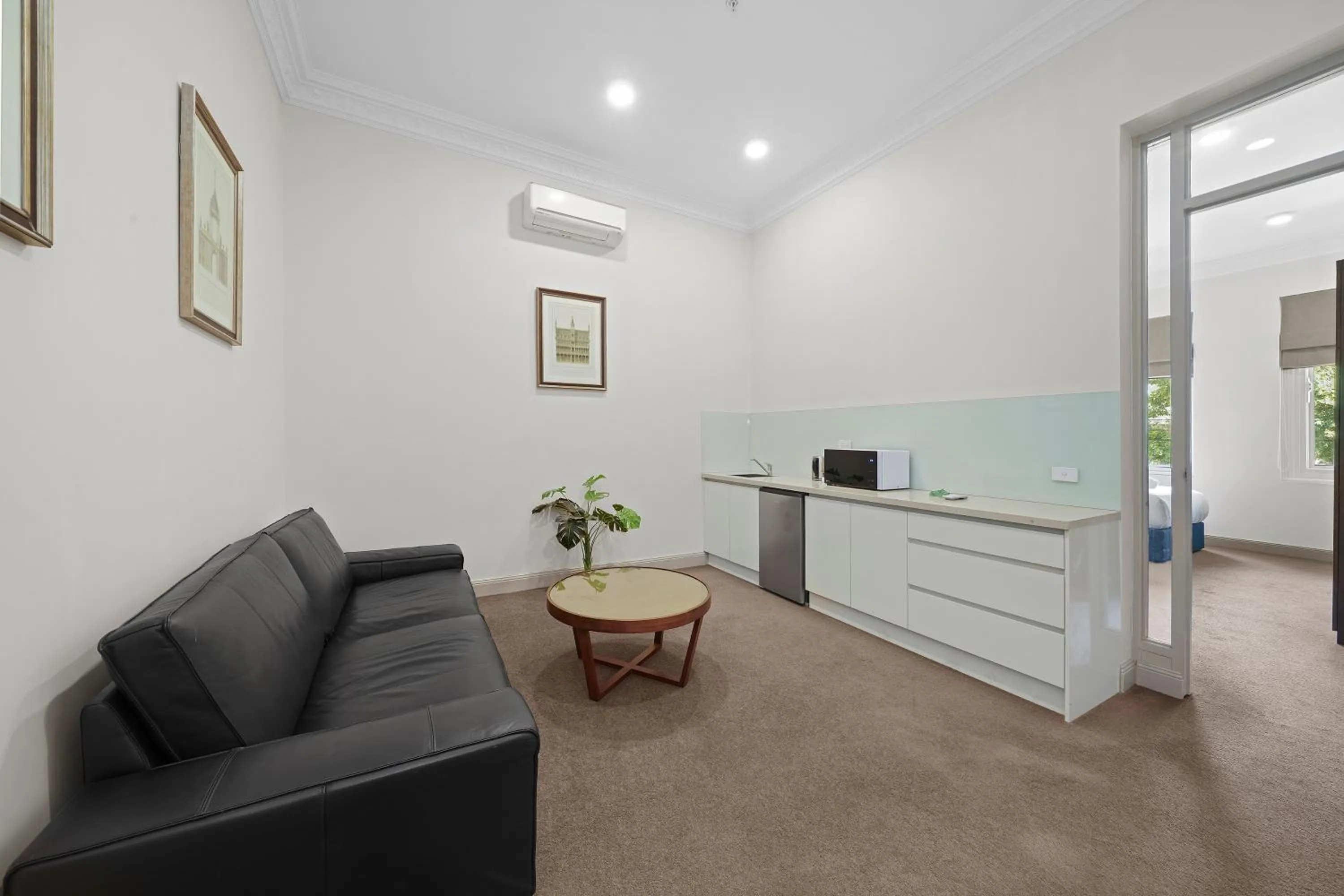 Living room in Clarendon Hotel