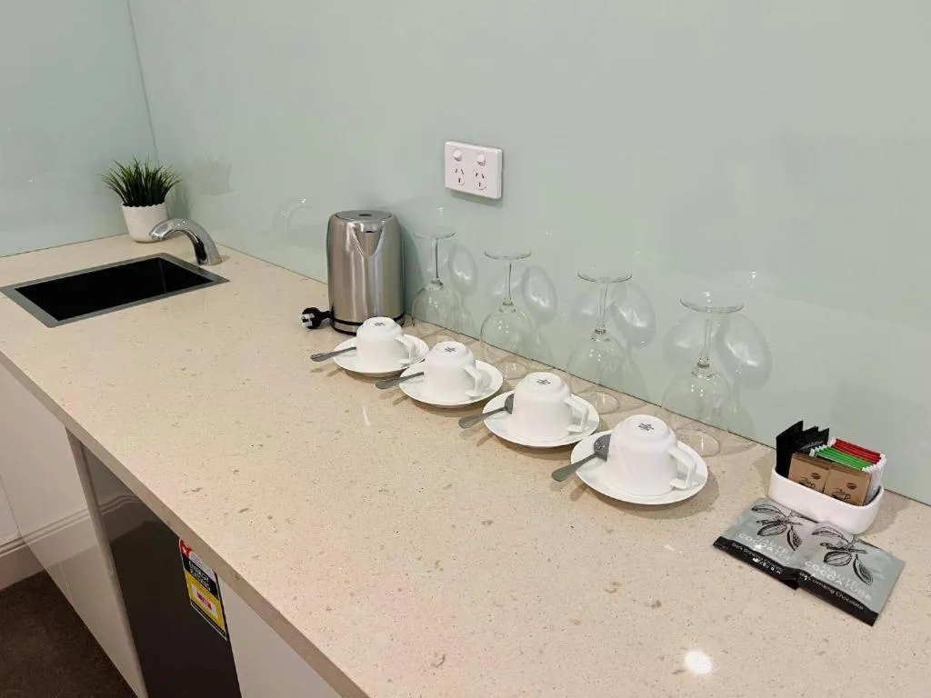 Kitchen or kitchenette in Clarendon Hotel