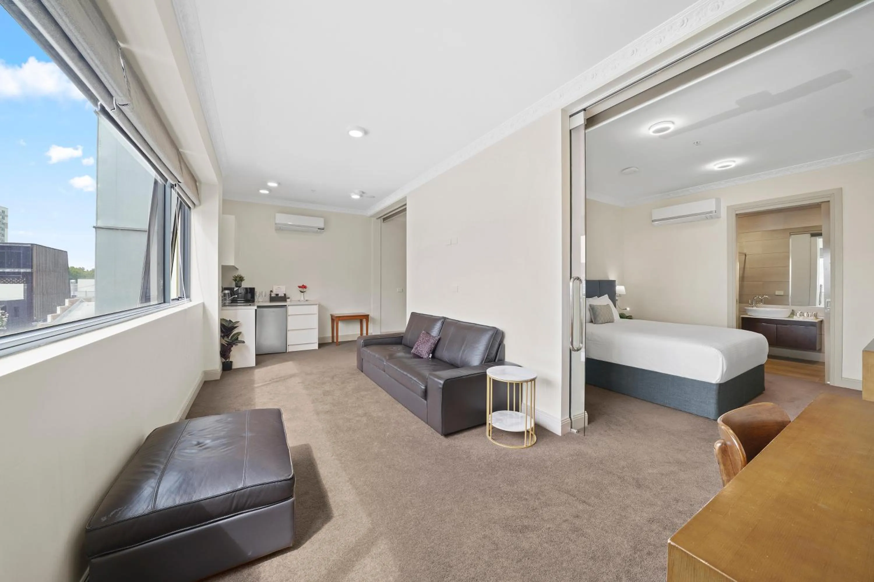 Living room in Clarendon Hotel