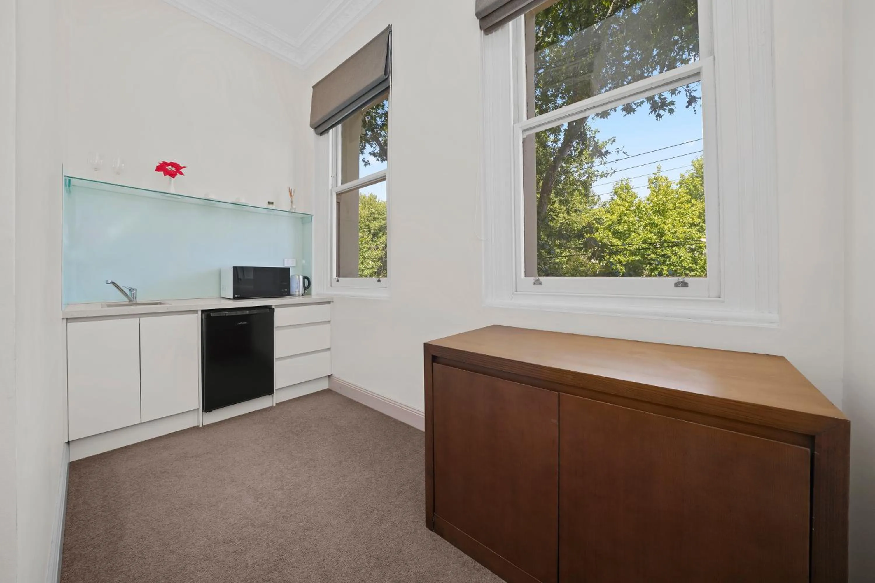 Kitchen or kitchenette in Clarendon Hotel
