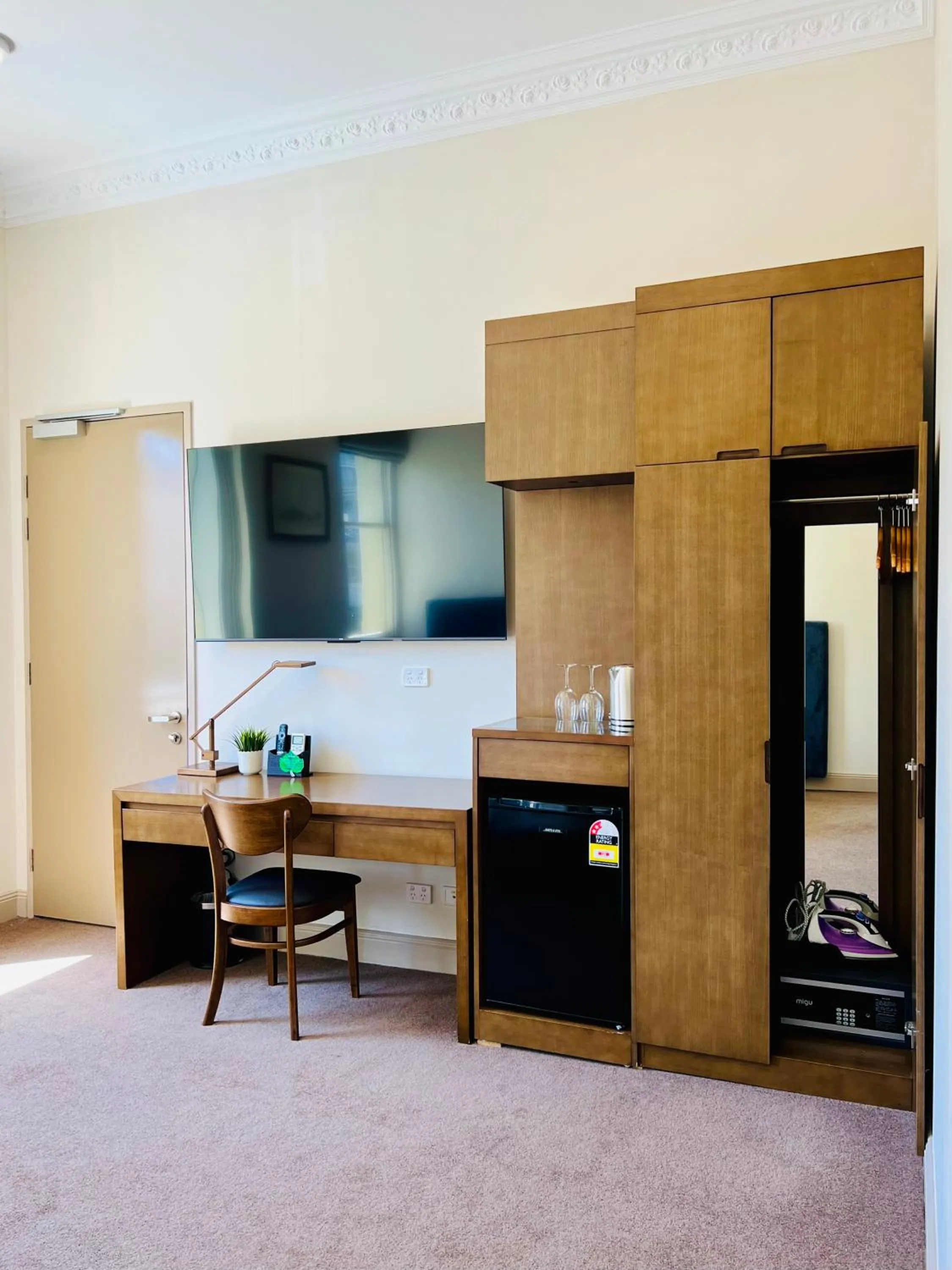 TV and multimedia in Clarendon Hotel