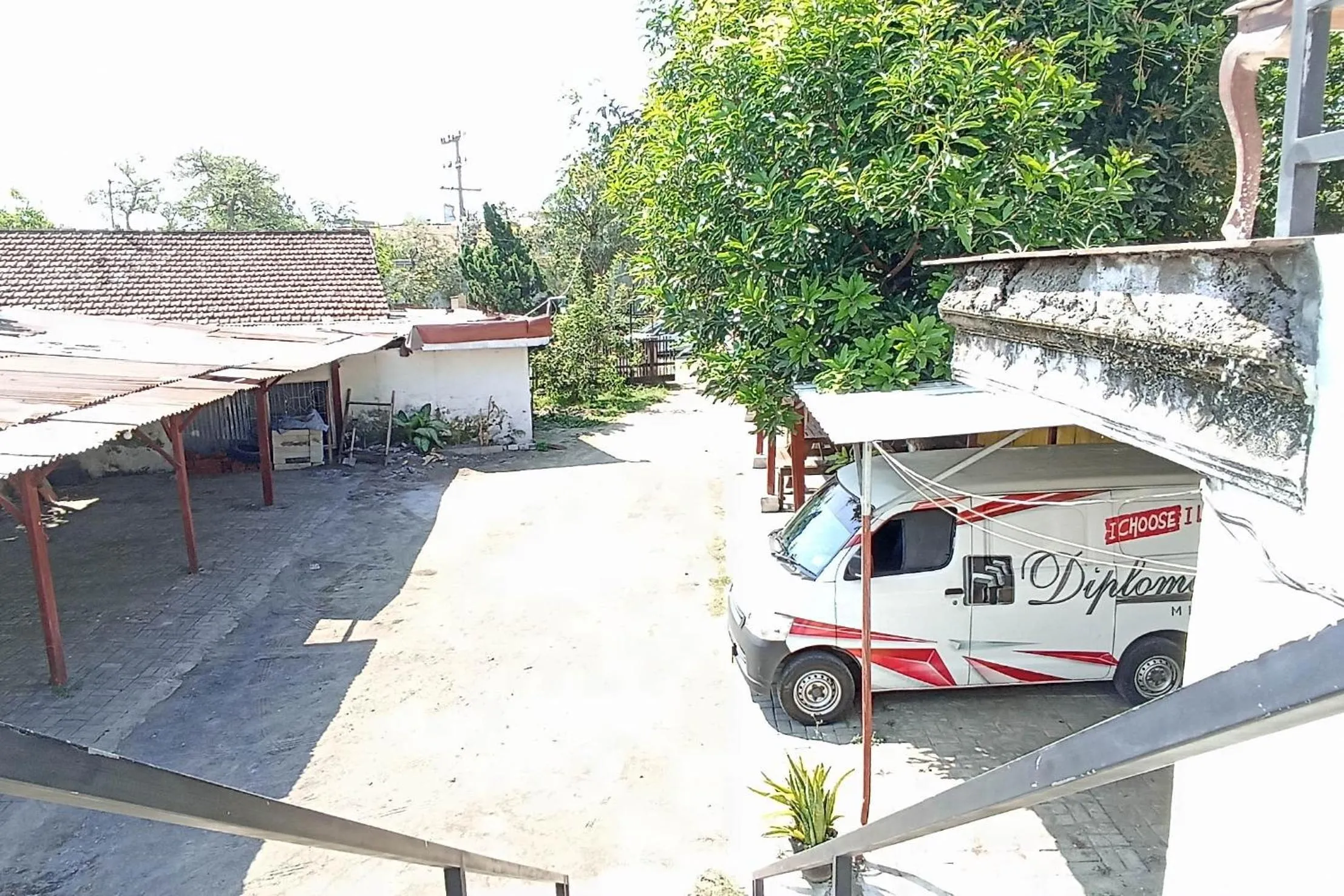 Parking in Tutus Homestay Syariah RedPartner