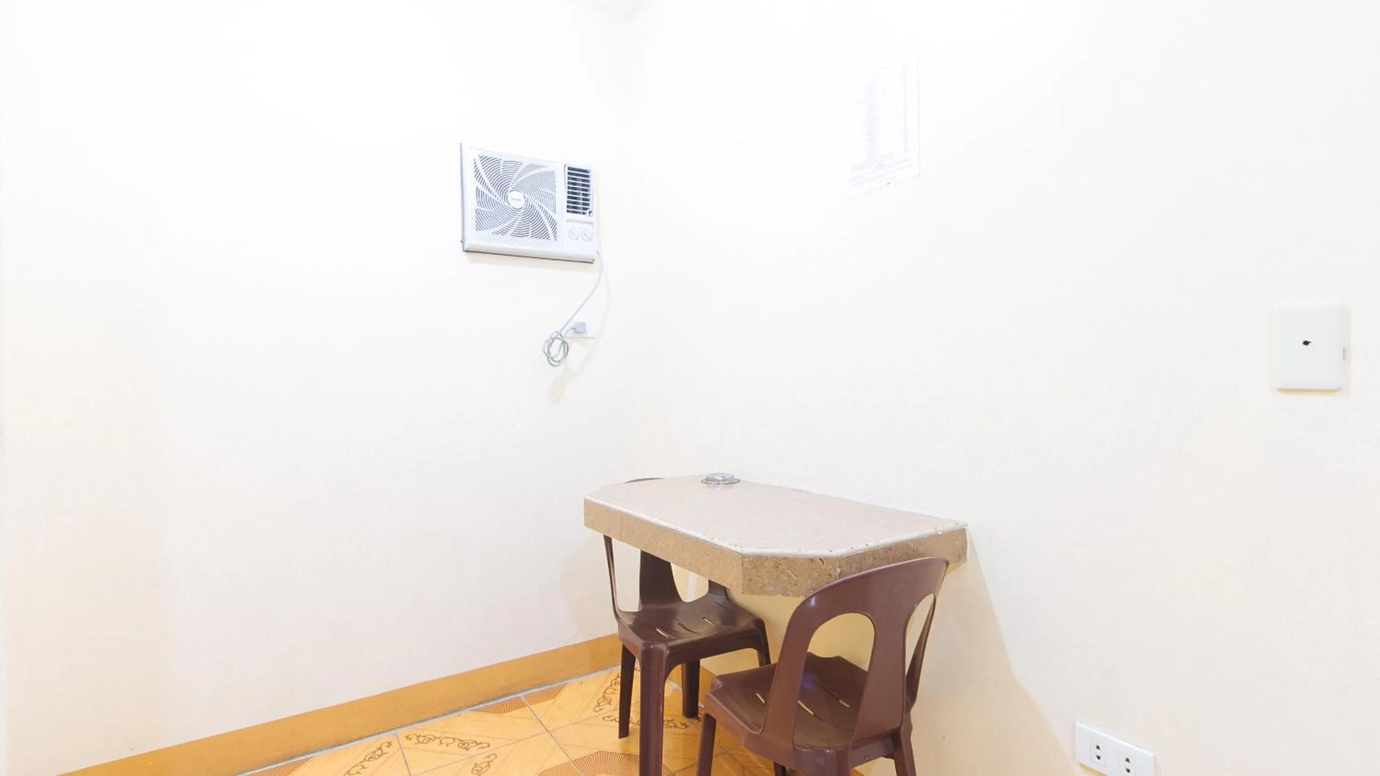 Dining area in Maliwalo Inn Tarlac by RedDoorz