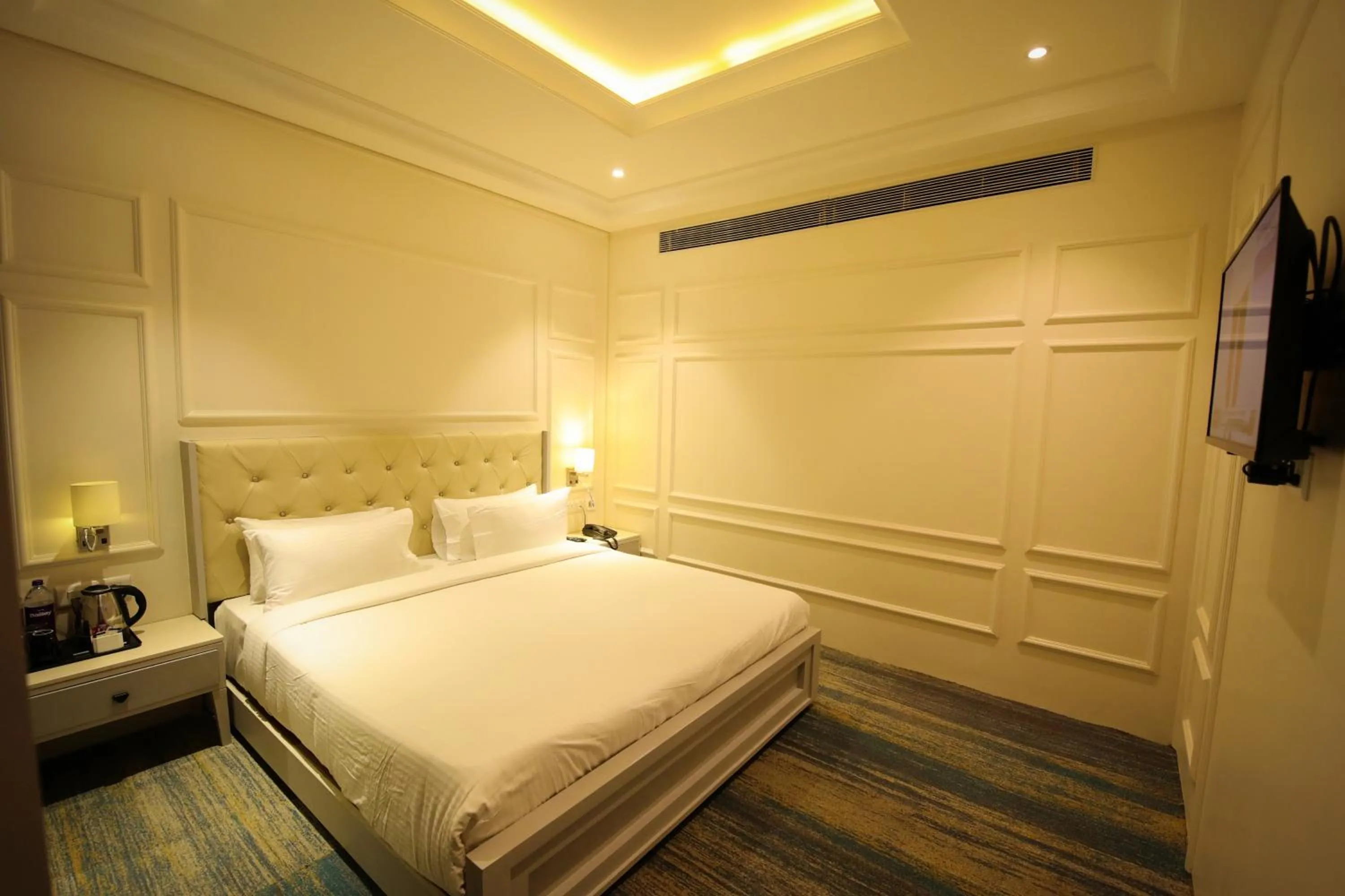 Bed in Enrise by Sayaji Rewa