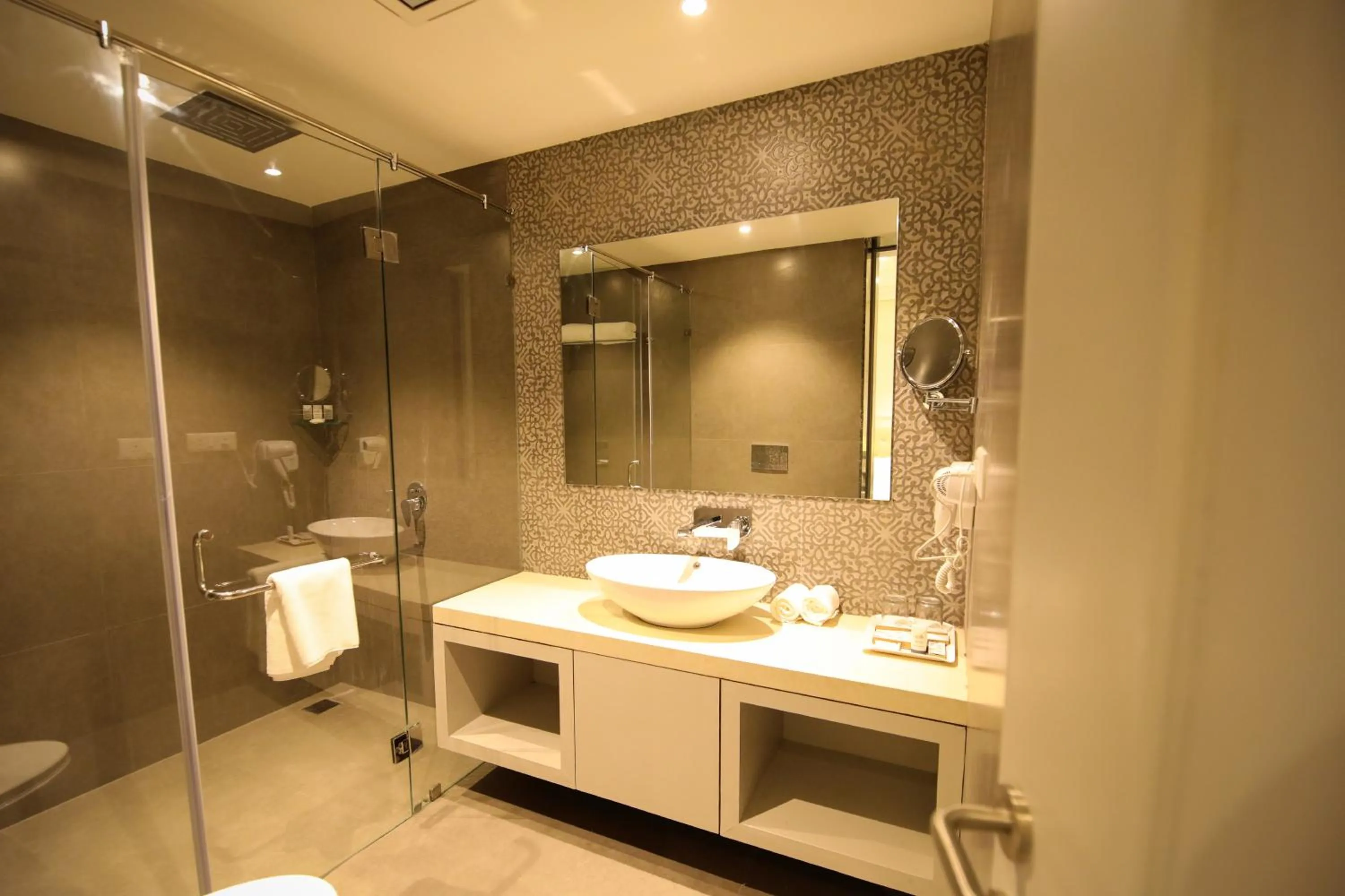 Shower in Enrise by Sayaji Rewa