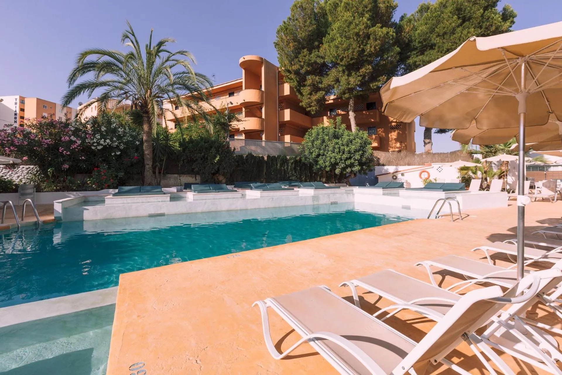 Swimming pool in O7 Vistanova