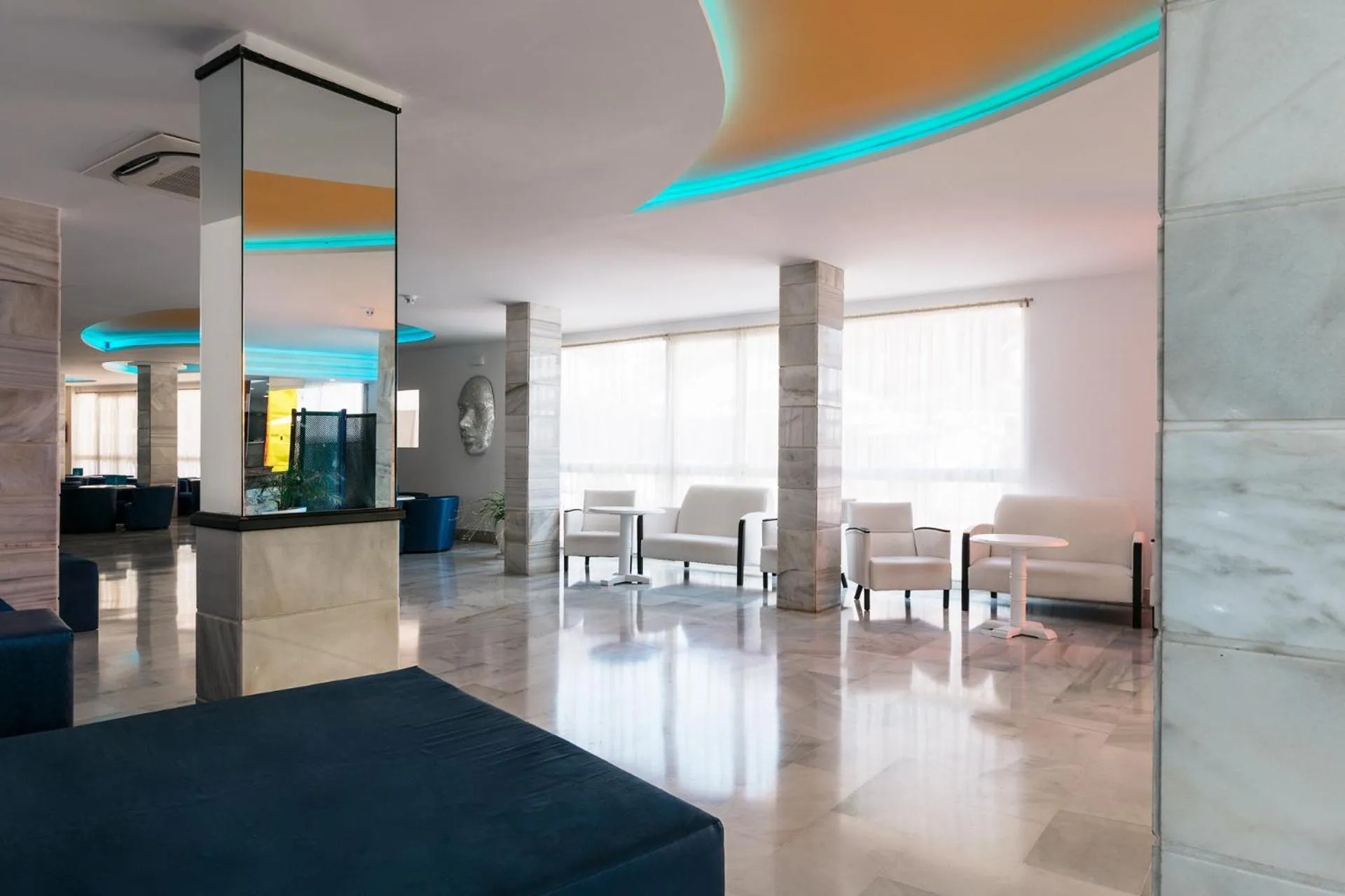 Lounge or bar in O7 Vistanova