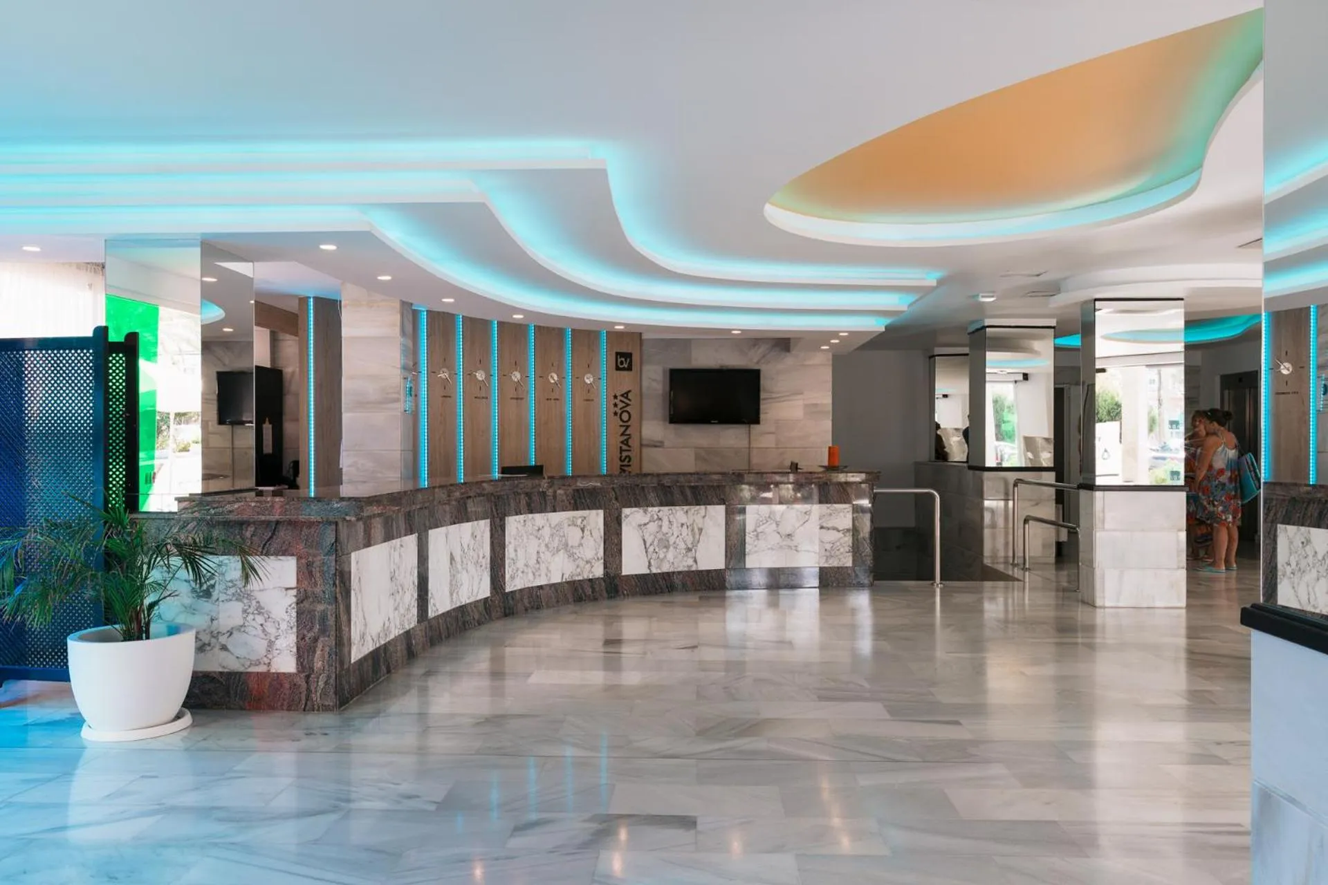 Lobby or reception in O7 Vistanova