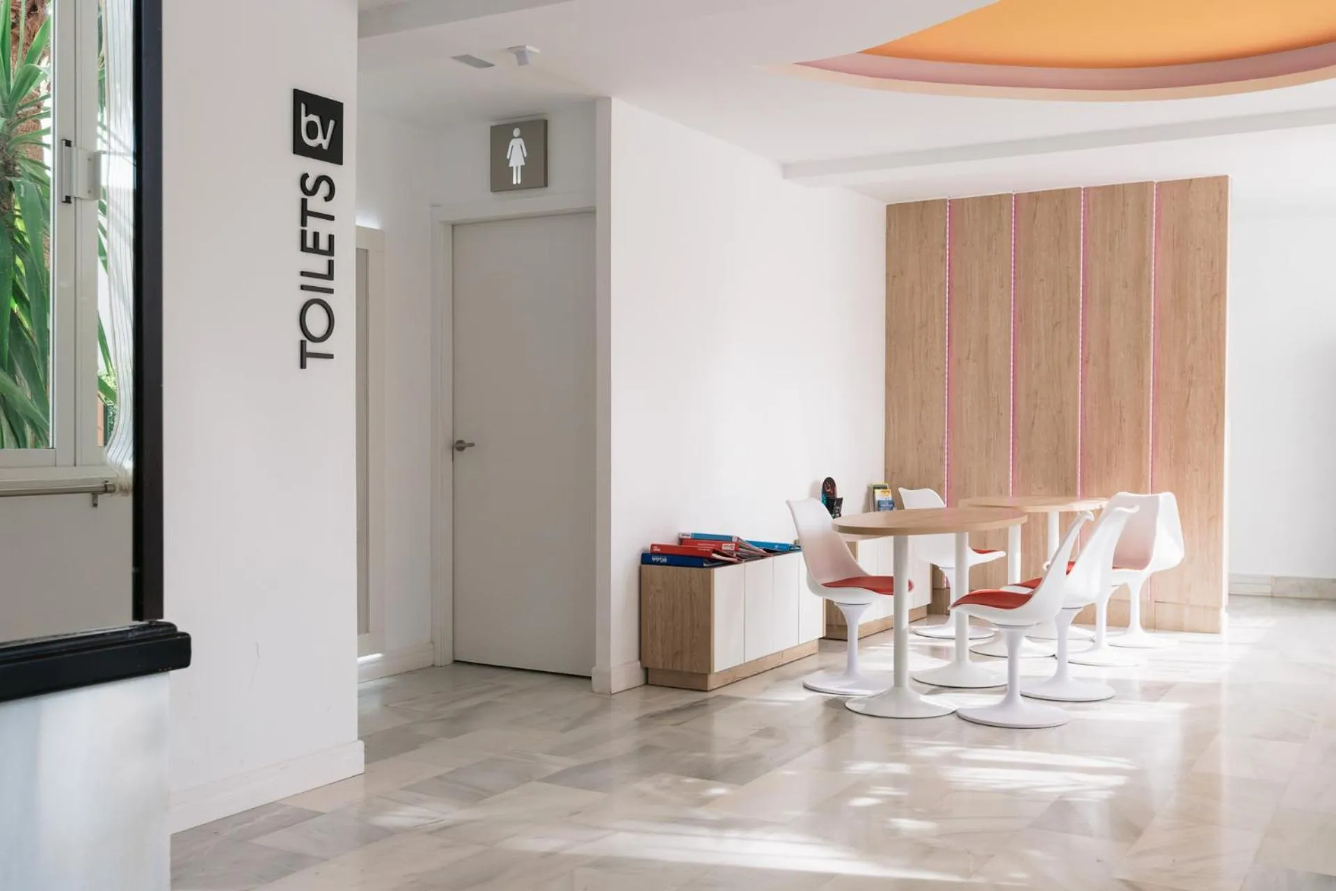 Dining area in O7 Vistanova