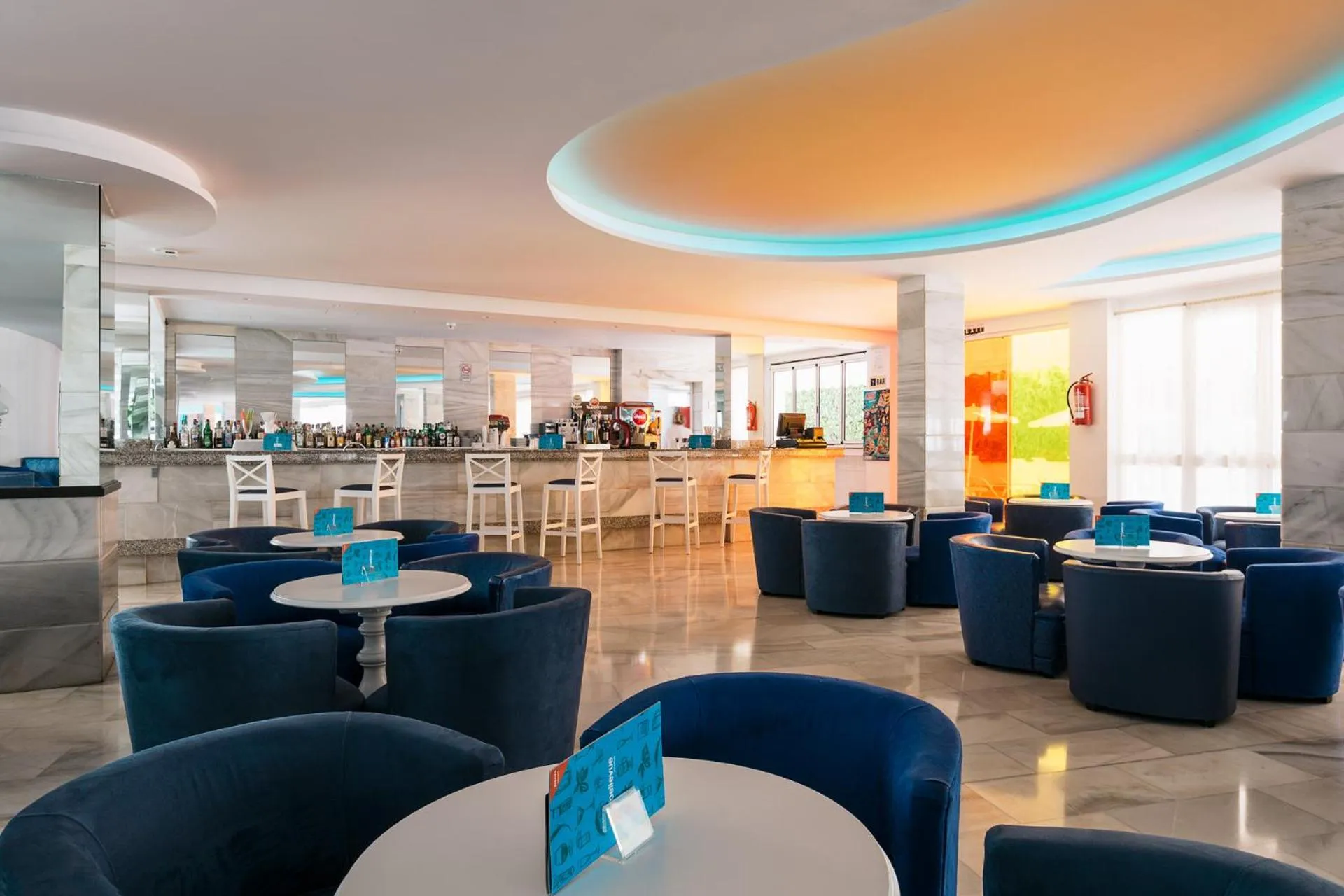 Lounge or bar in O7 Vistanova