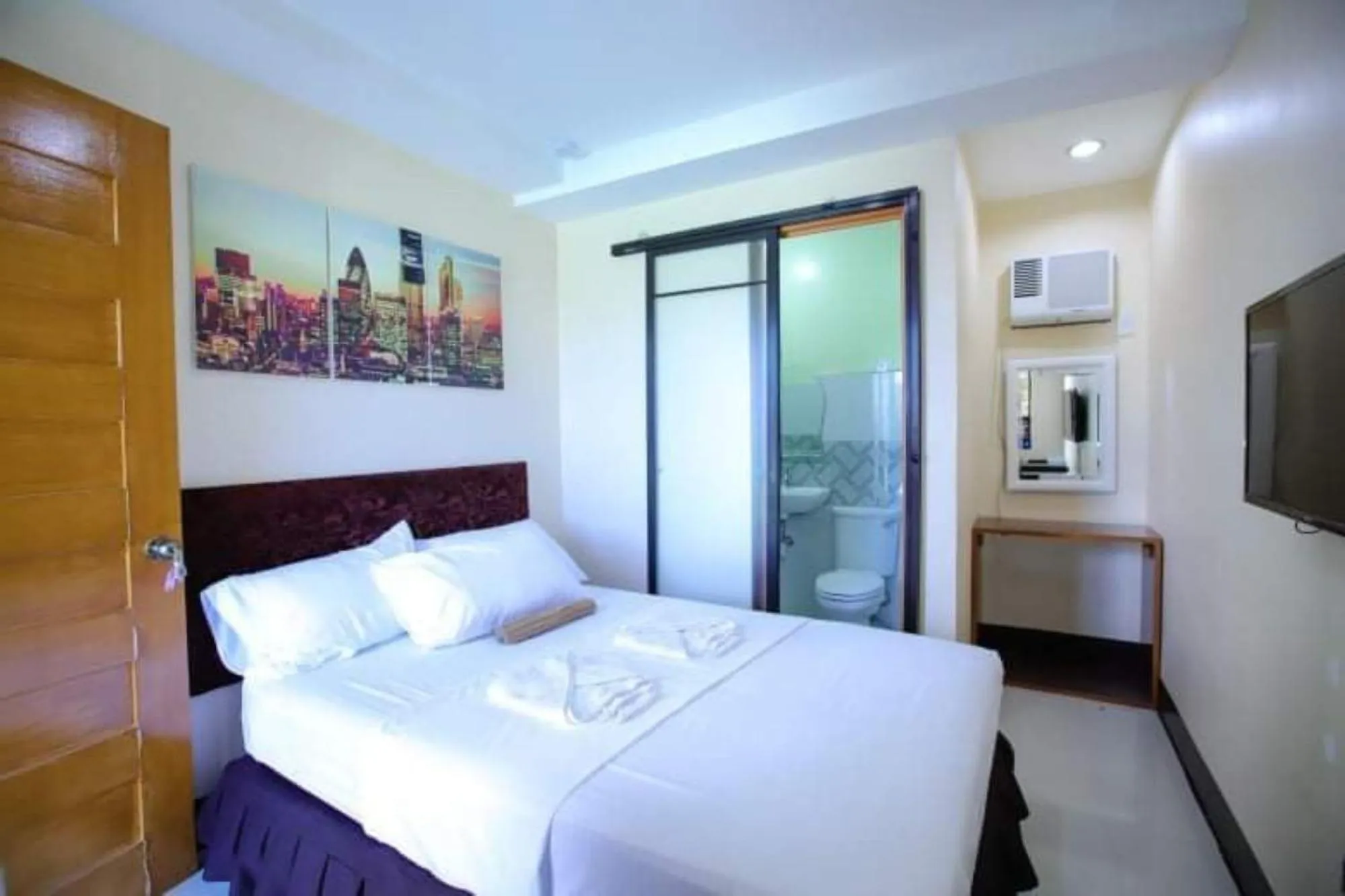 Bed in Marco s Tourist Inn by RedDoorz