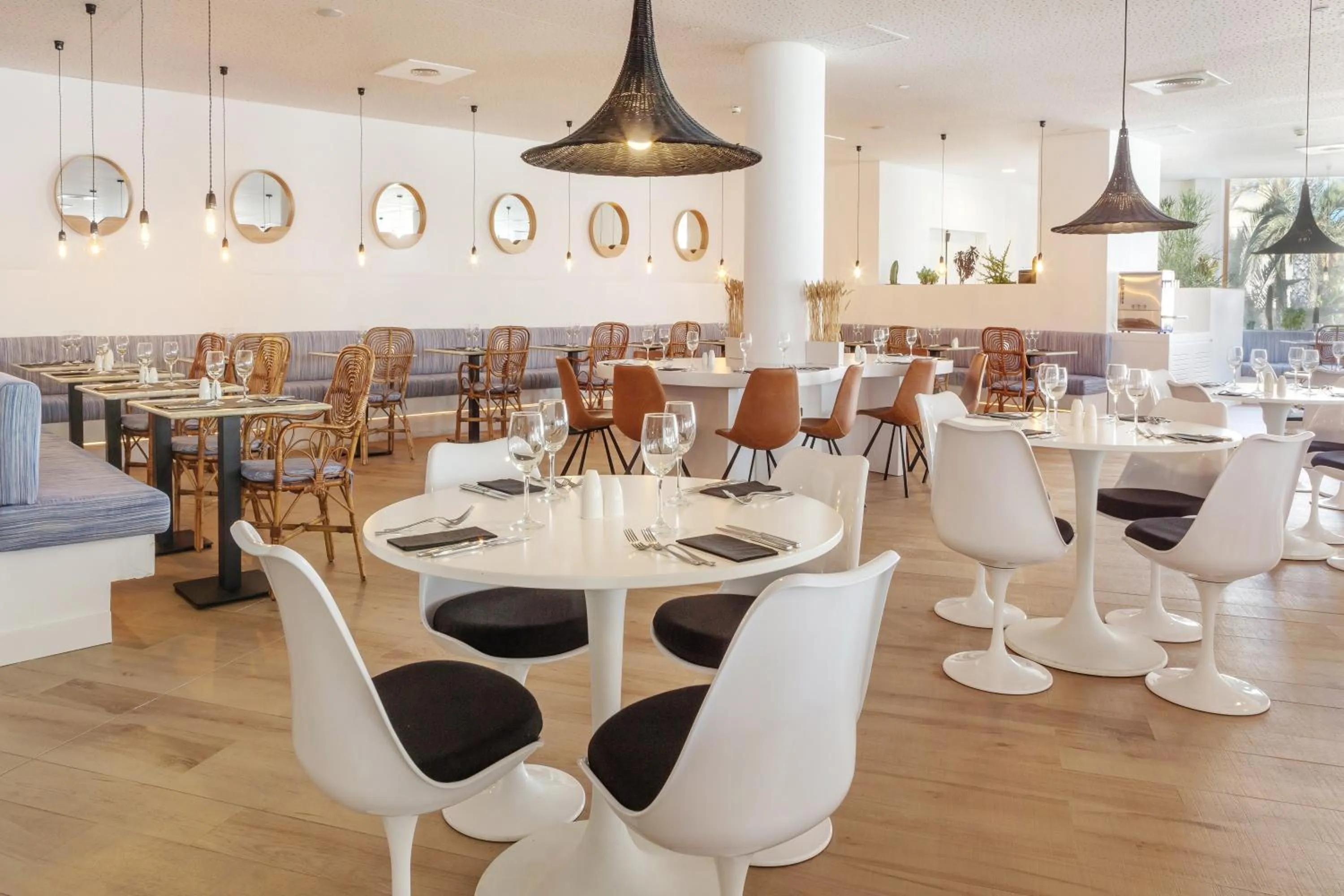 Restaurant/places to eat in HM Gran Fiesta