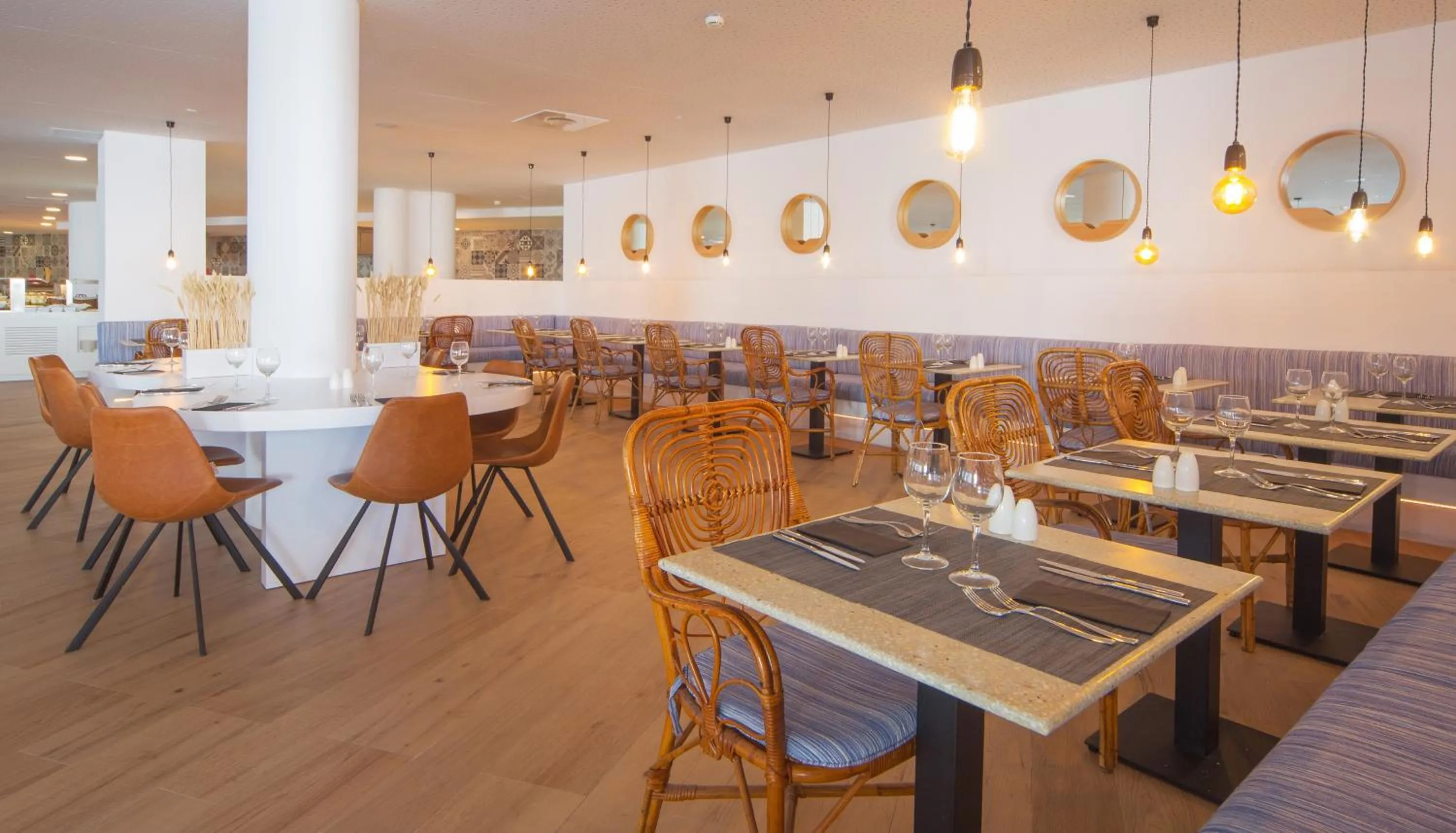 Restaurant/places to eat in HM Gran Fiesta