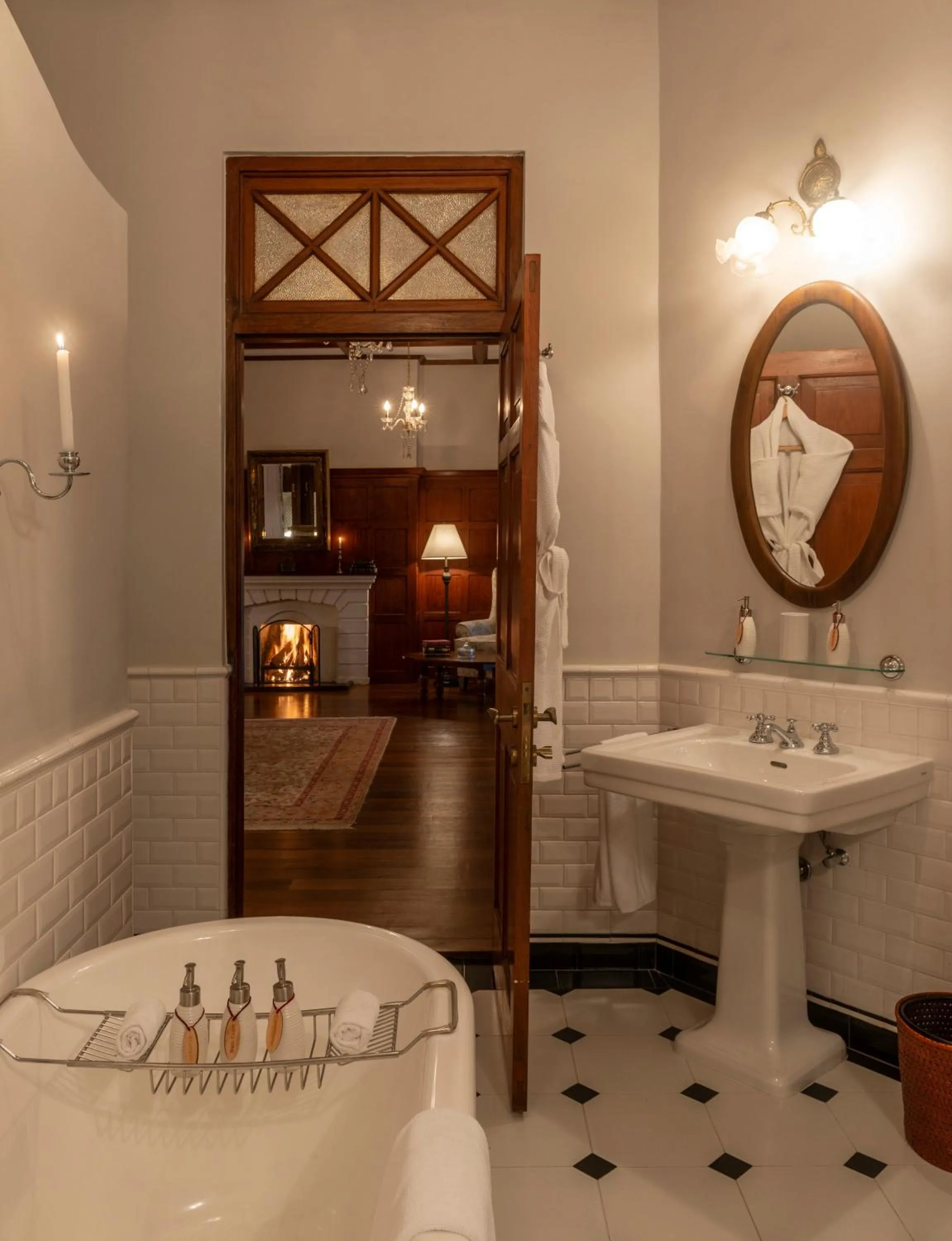 Bathroom, Bed in Ceylon Tea Trails - Relais and Chateaux - All Inclusive