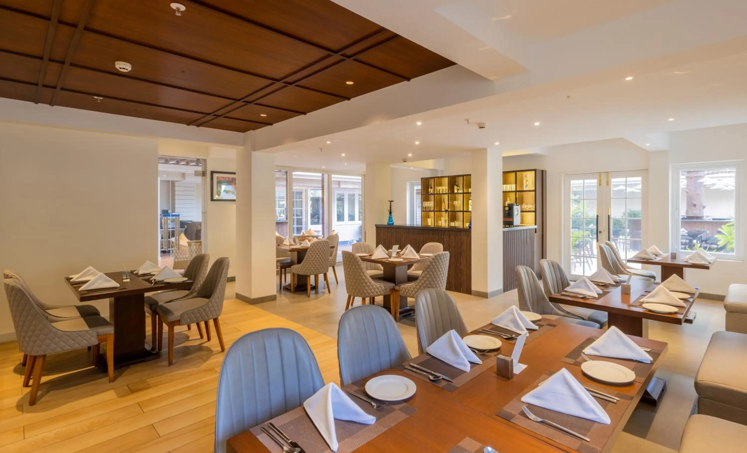 Restaurant/places to eat in Artistry Suites