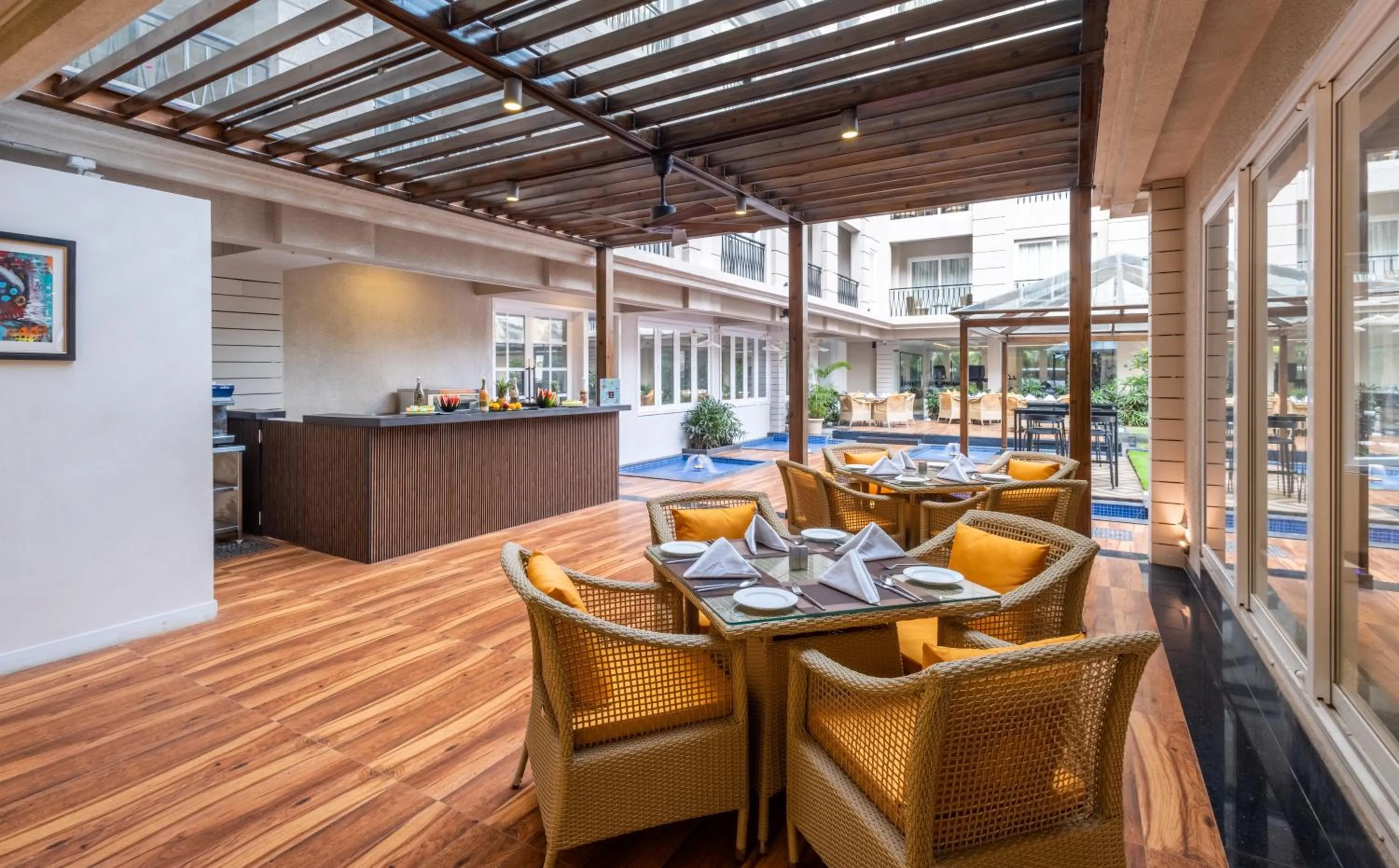 Restaurant/places to eat in Artistry Suites