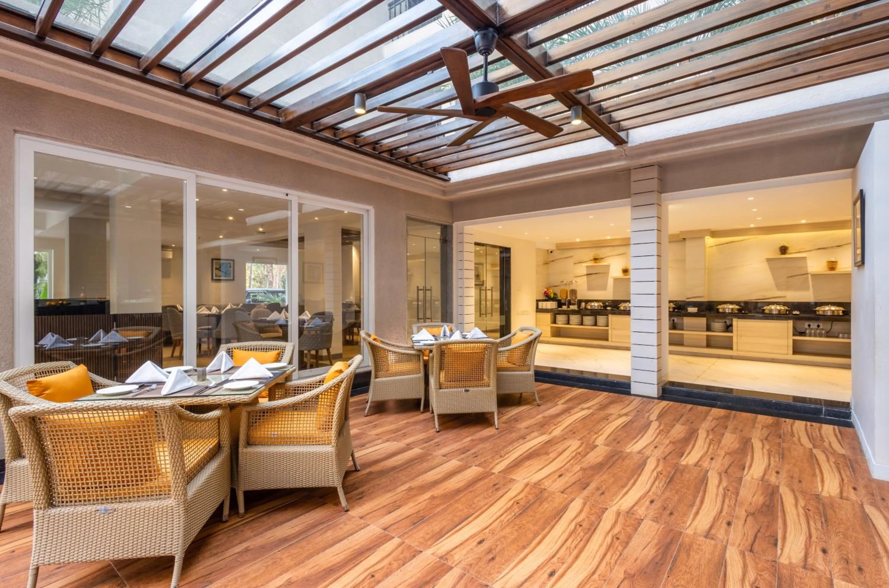 Restaurant/places to eat in Artistry Suites