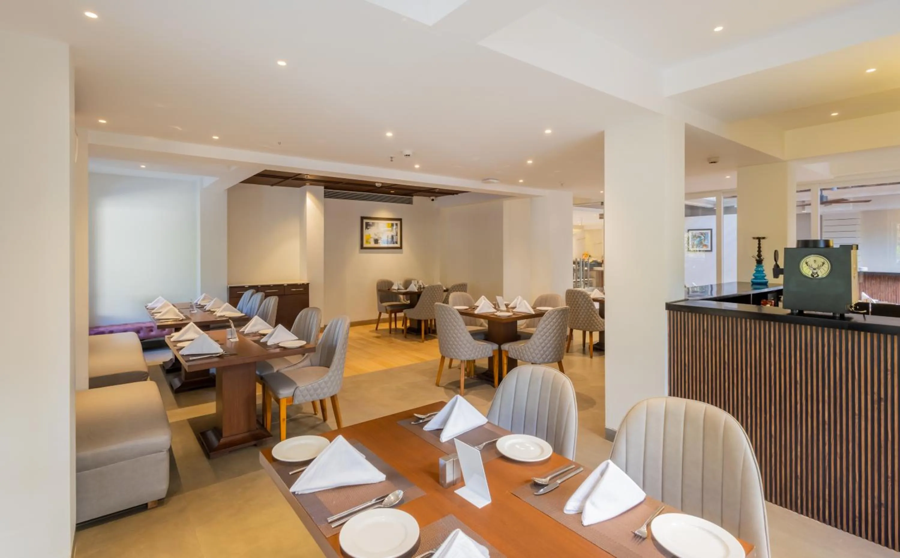 Restaurant/places to eat in Artistry Suites