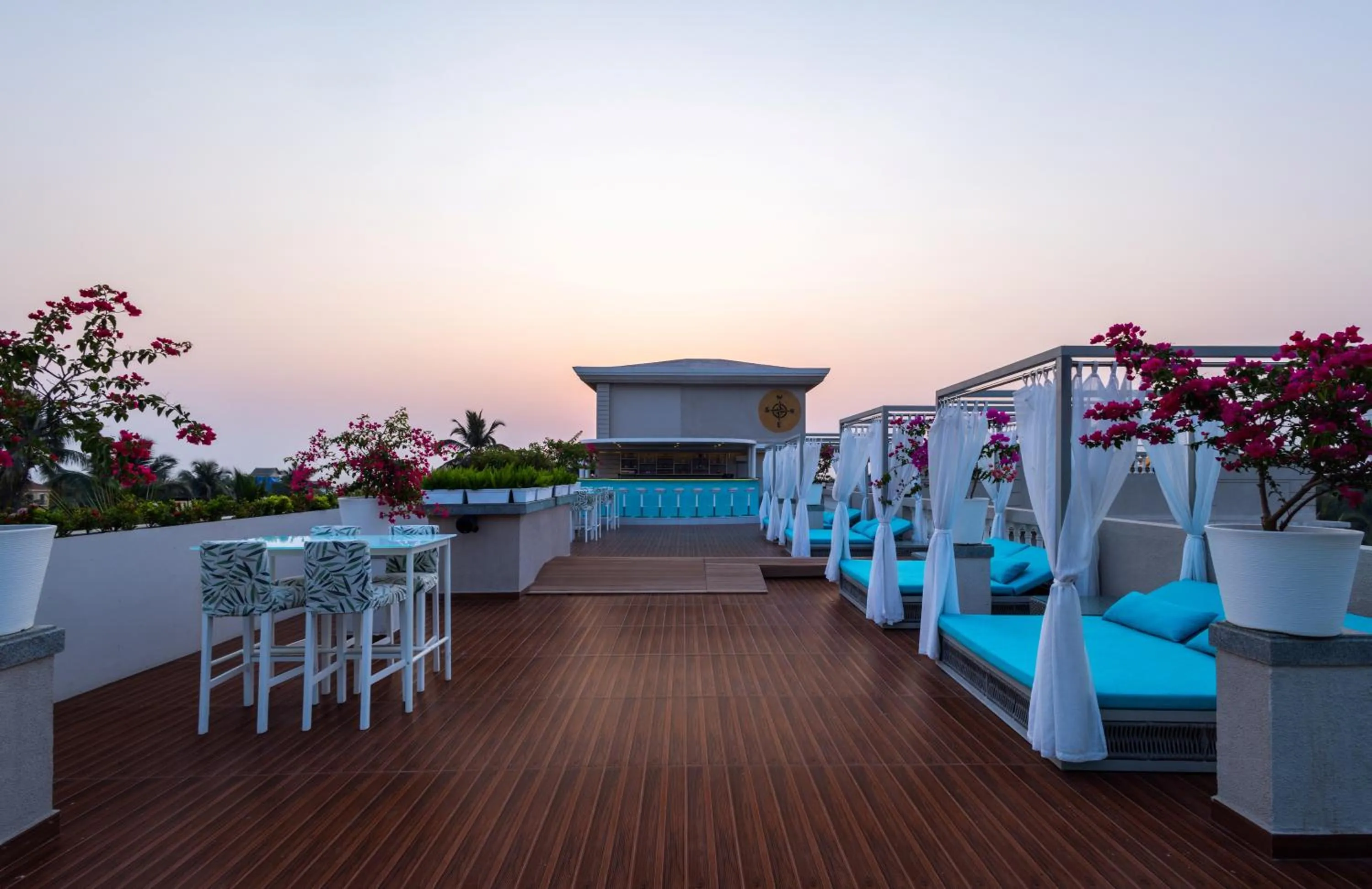 Lounge or bar in Artistry Suites